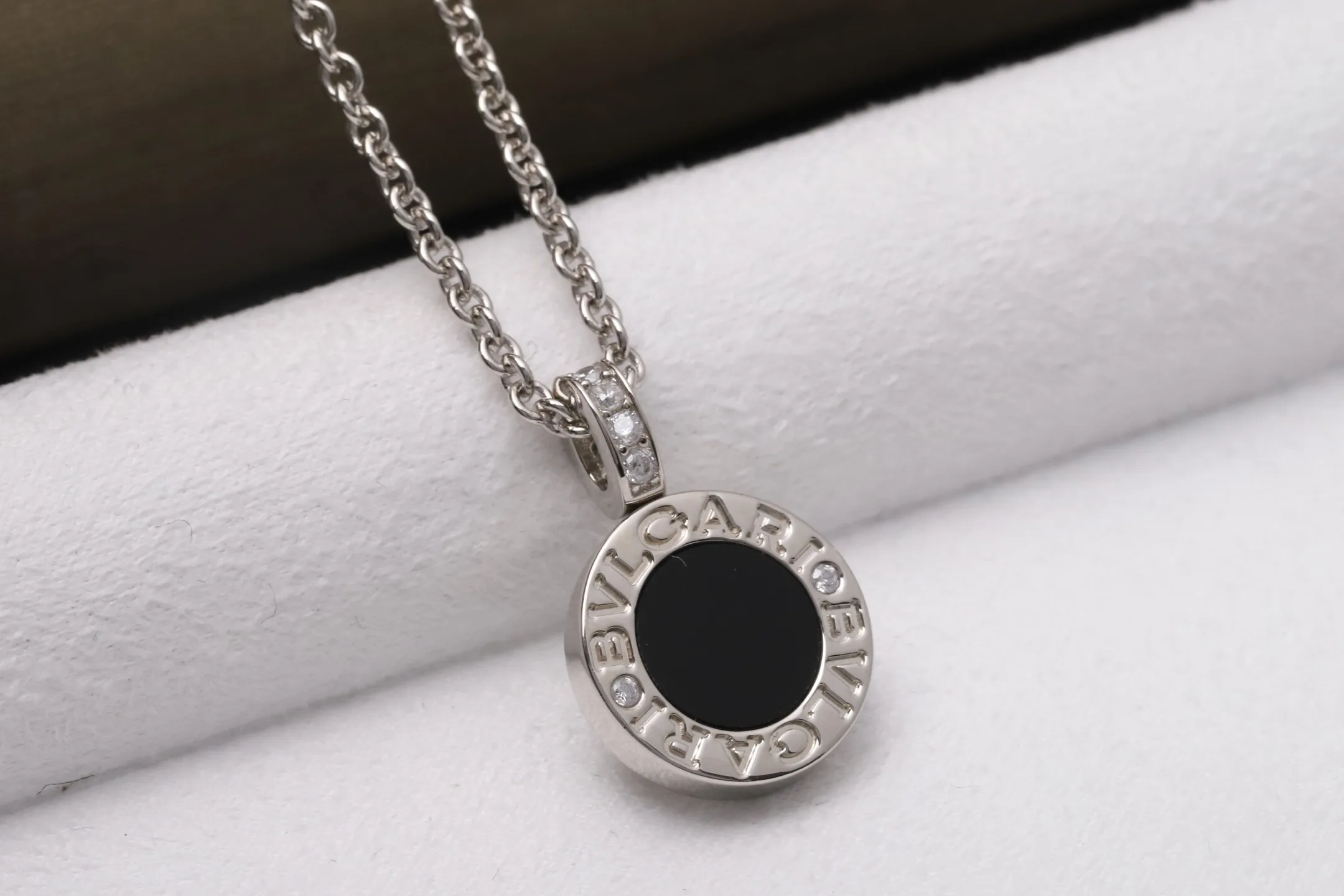 Bulgari Reversible Onyx and Mother-of-Pearl Necklace (Sterling Silver) D29517168 — view 4