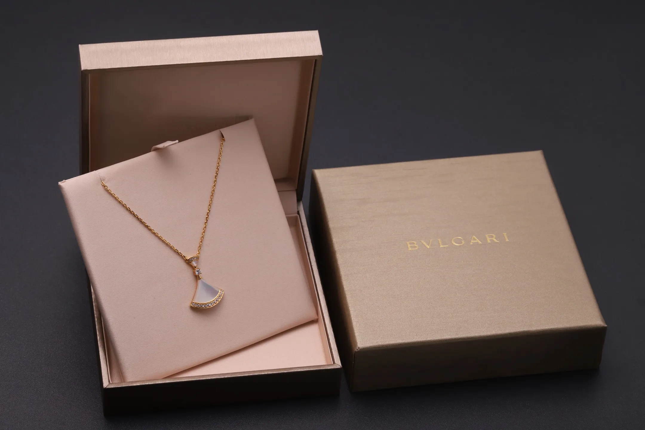 Diva's Dream Mother-of-Pearl Pendant Necklace (Gold-Plated Brass) D16517165 — view 2