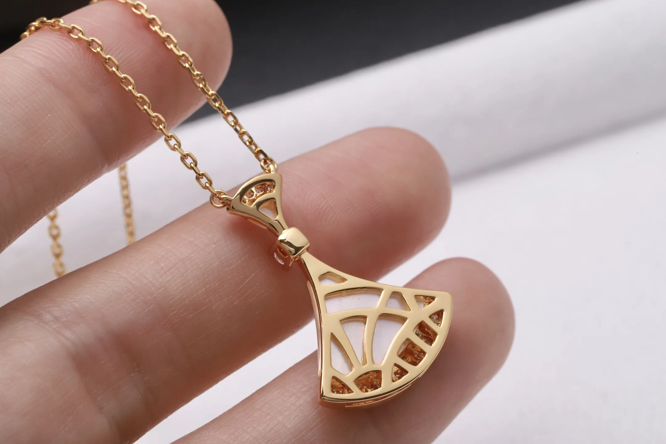 Diva's Dream Mother-of-Pearl Pendant Necklace (Gold-Plated Brass) D16517165 — view 7