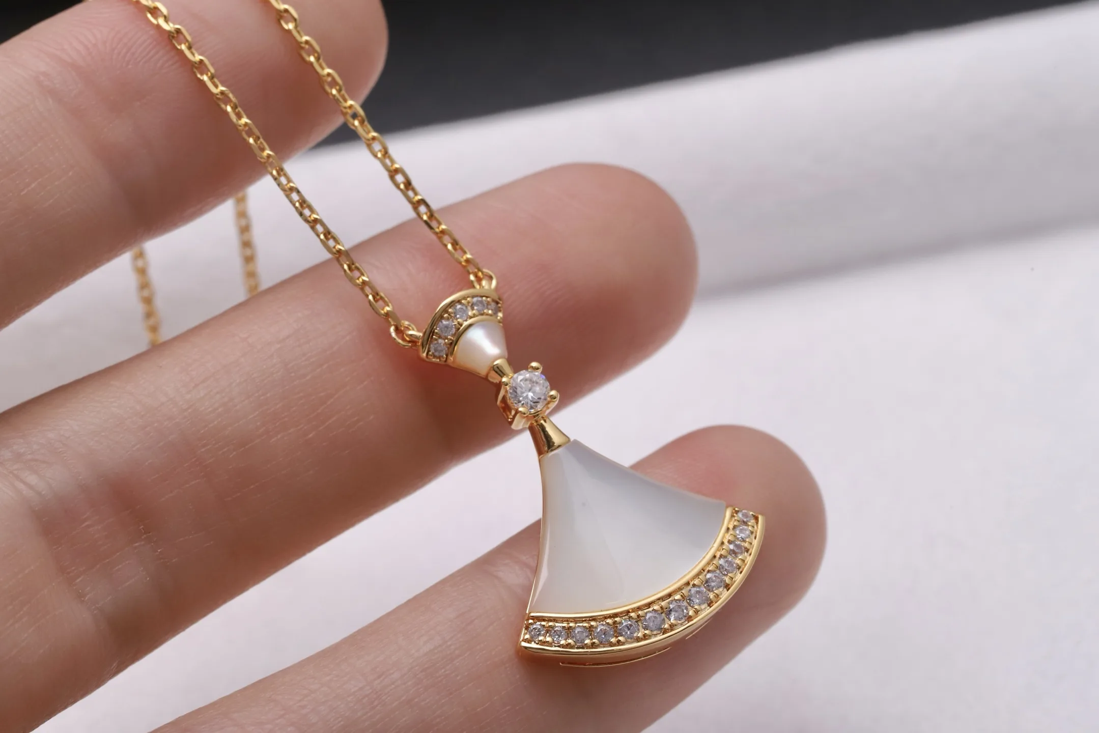 Diva's Dream Mother-of-Pearl Pendant Necklace (Gold-Plated Brass) D16517165 — view 8
