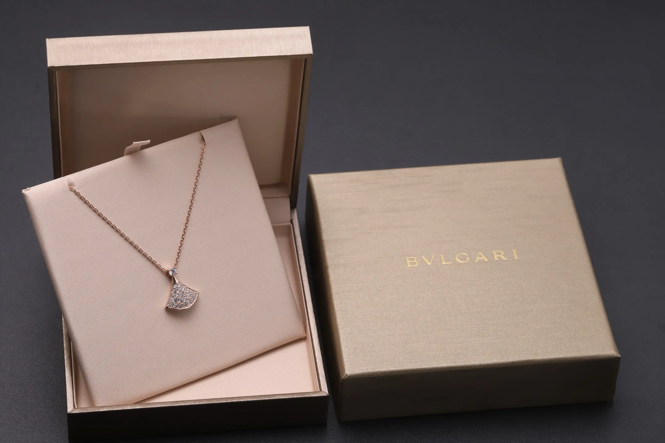 Divas' Dream Pavé Diamond Fan Necklace (Sterling Silver) D21017166 — view 2