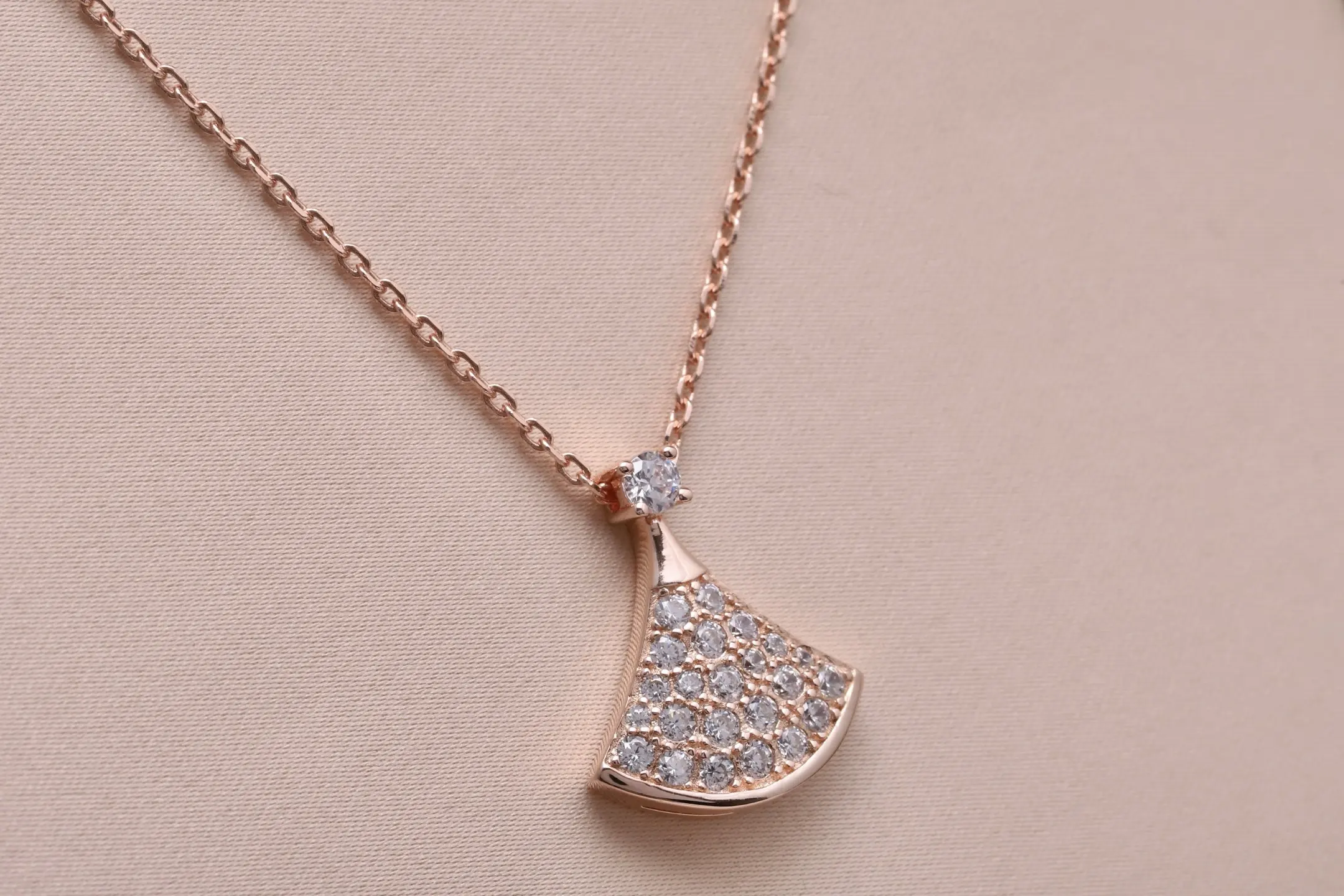 Divas' Dream Pavé Diamond Fan Necklace (Sterling Silver) D21017166 — view 3