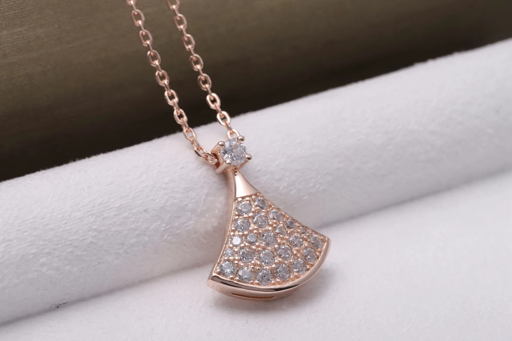 Divas' Dream Pavé Diamond Fan Necklace (Sterling Silver) D21017166 — view 4