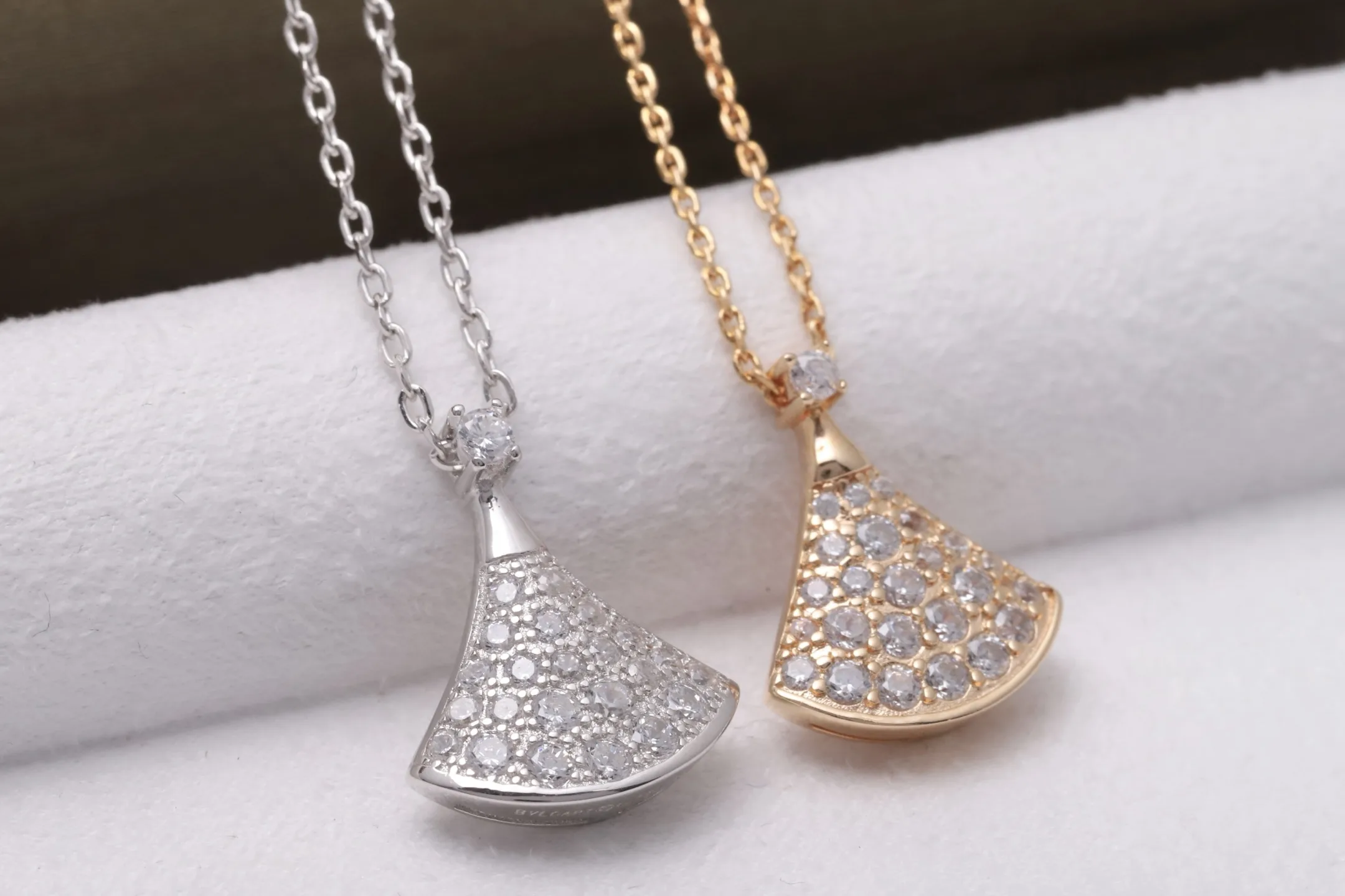 Divas' Dream Pave Diamond Pendant Necklace (Sterling Silver) D17017167 — view 4