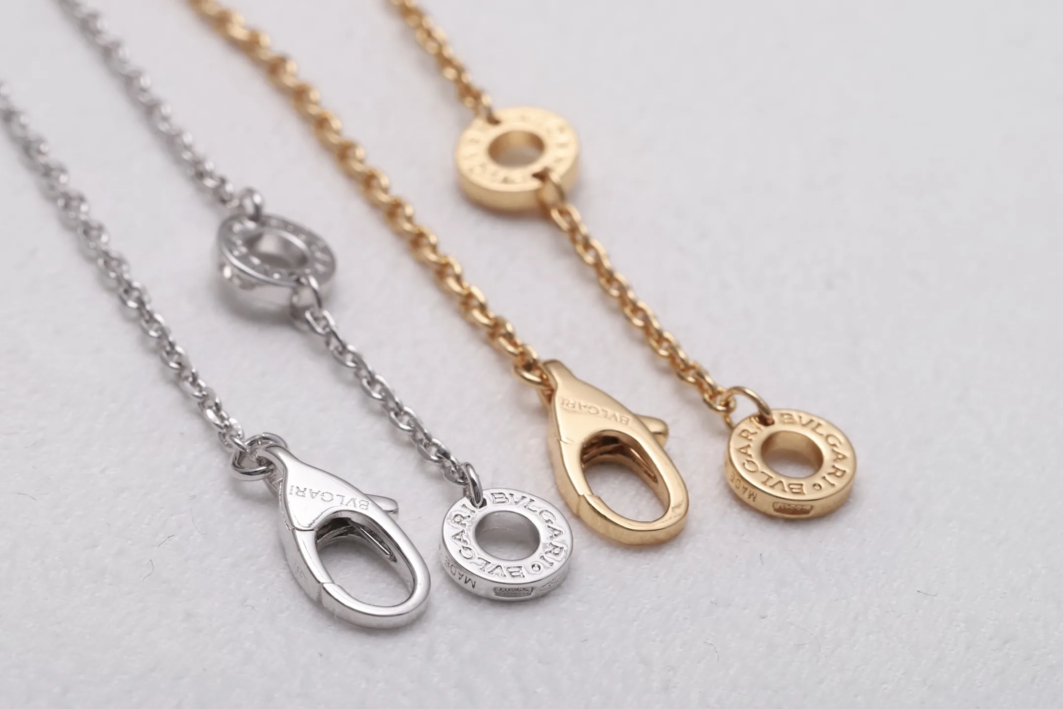 Divas' Dream Fan Pendant Necklace (Gold-Plated Brass) D17017156 — view 6