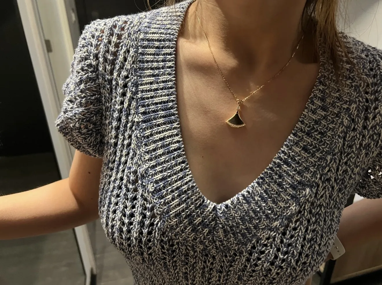 Divas' Dream Fan Pendant Necklace (Gold-Plated Brass) D17017156 — view 11