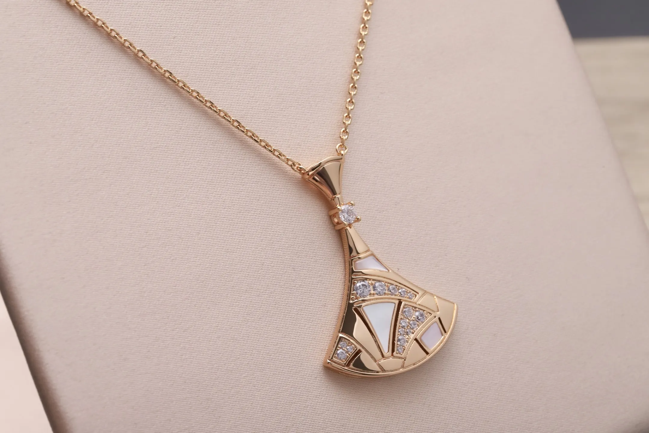 Divas' Dream Mosaic Pendant Necklace (Gold-Plated Brass) D19517158 — view 3