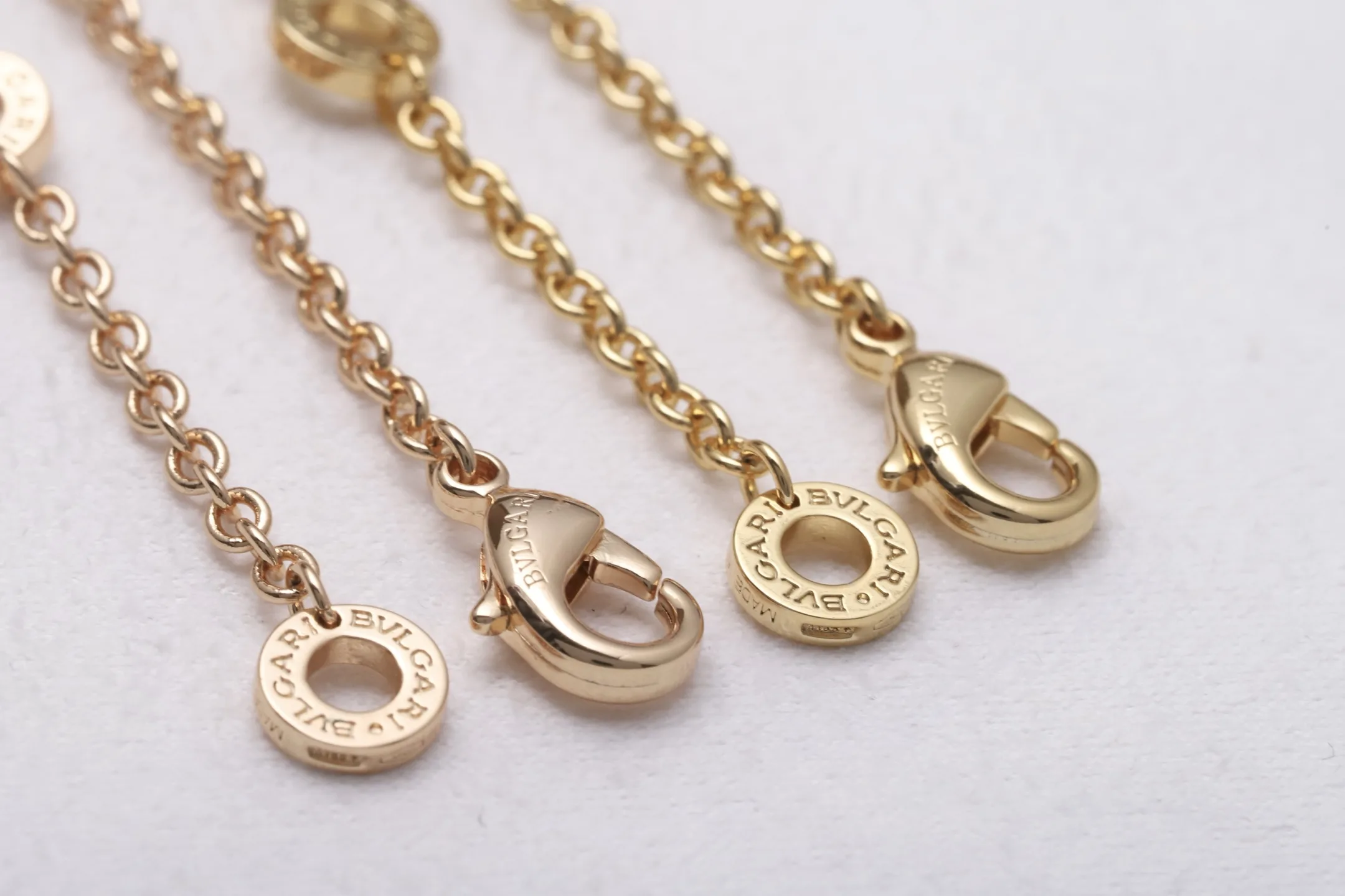 Parentesi Mother-of-Pearl Pendant Necklace (Gold-Plated Brass) D21017148 — view 8