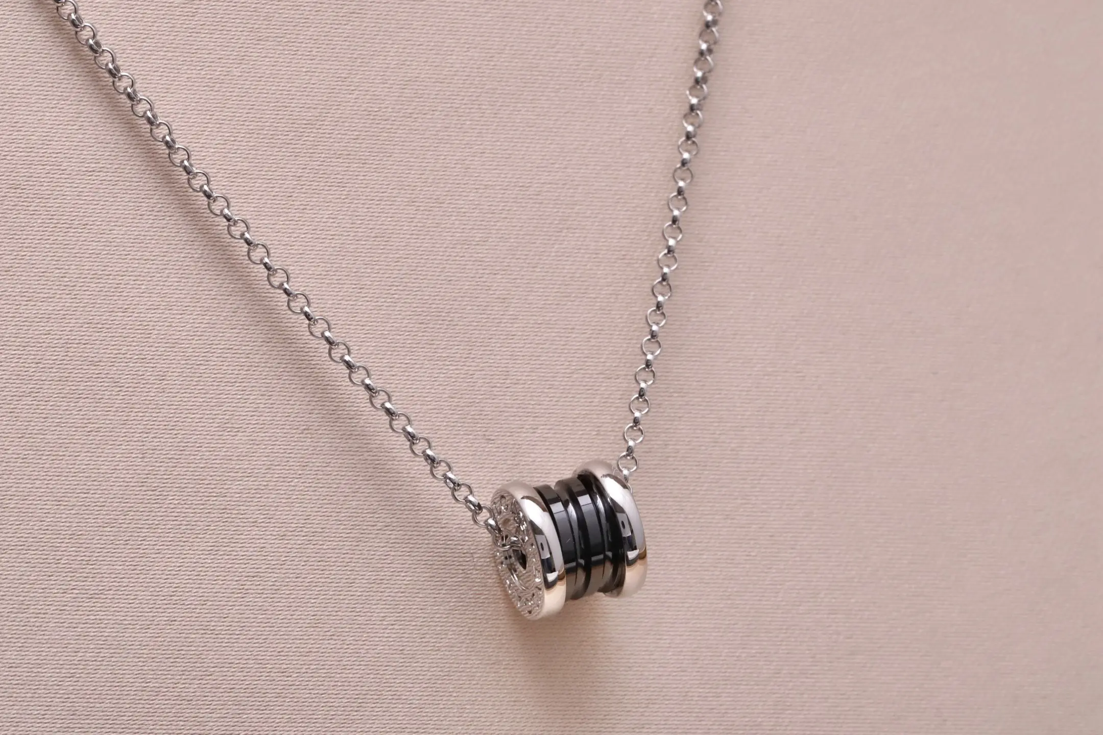 B.zero1 Ceramic Pendant Necklace (Sterling Silver) D26016972 — view 3
