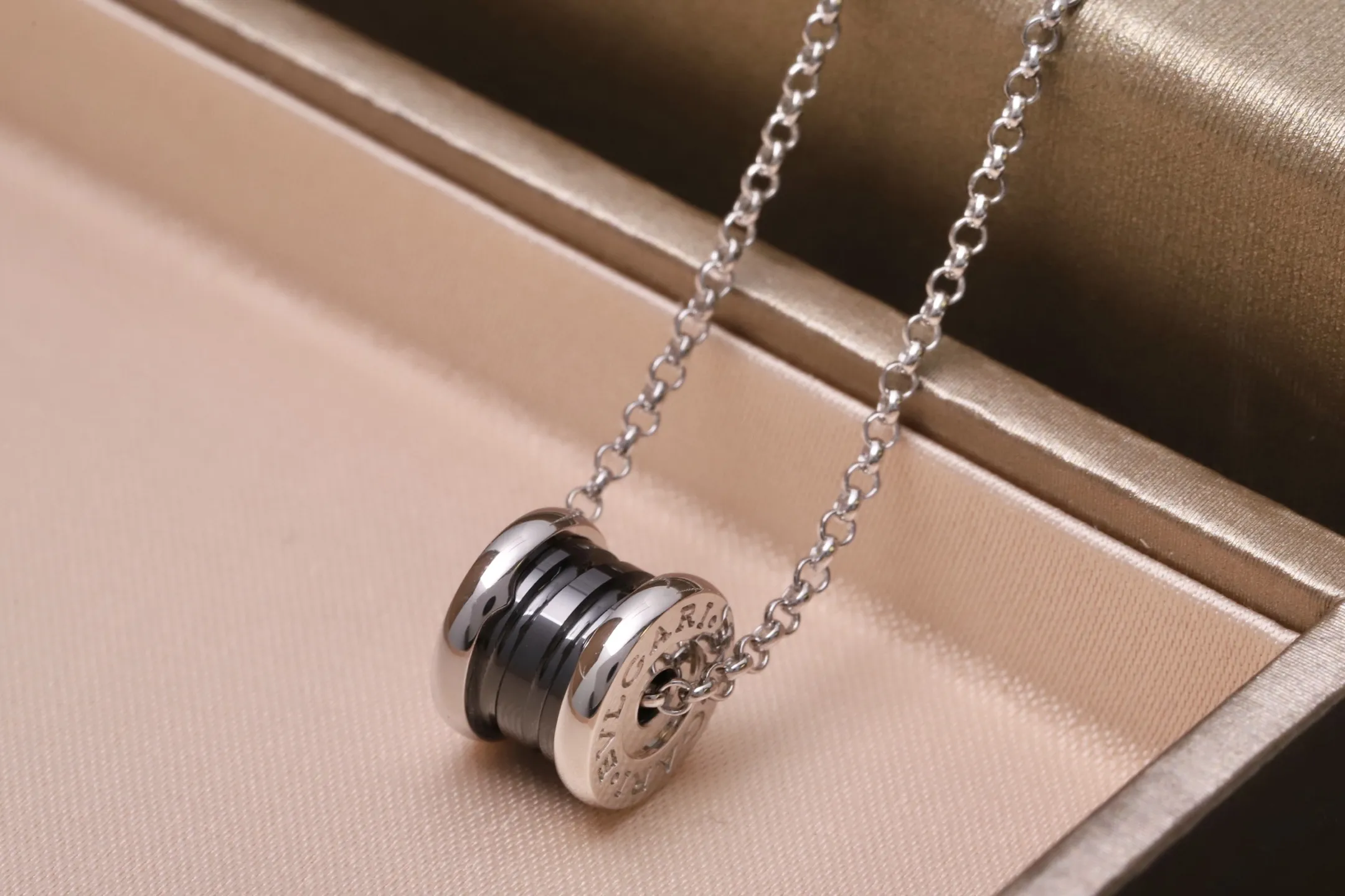 B.zero1 Ceramic Pendant Necklace (Sterling Silver) D26016972 — view 5