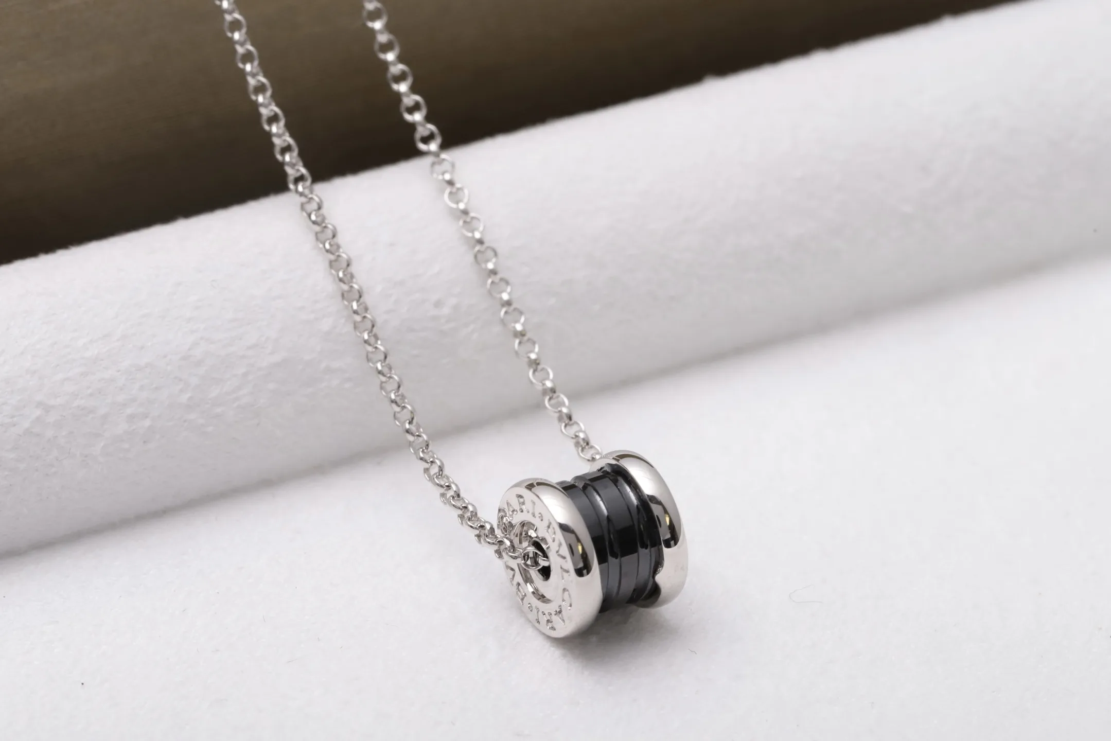B.zero1 Ceramic Pendant Necklace (Sterling Silver) D26016972 — view 7