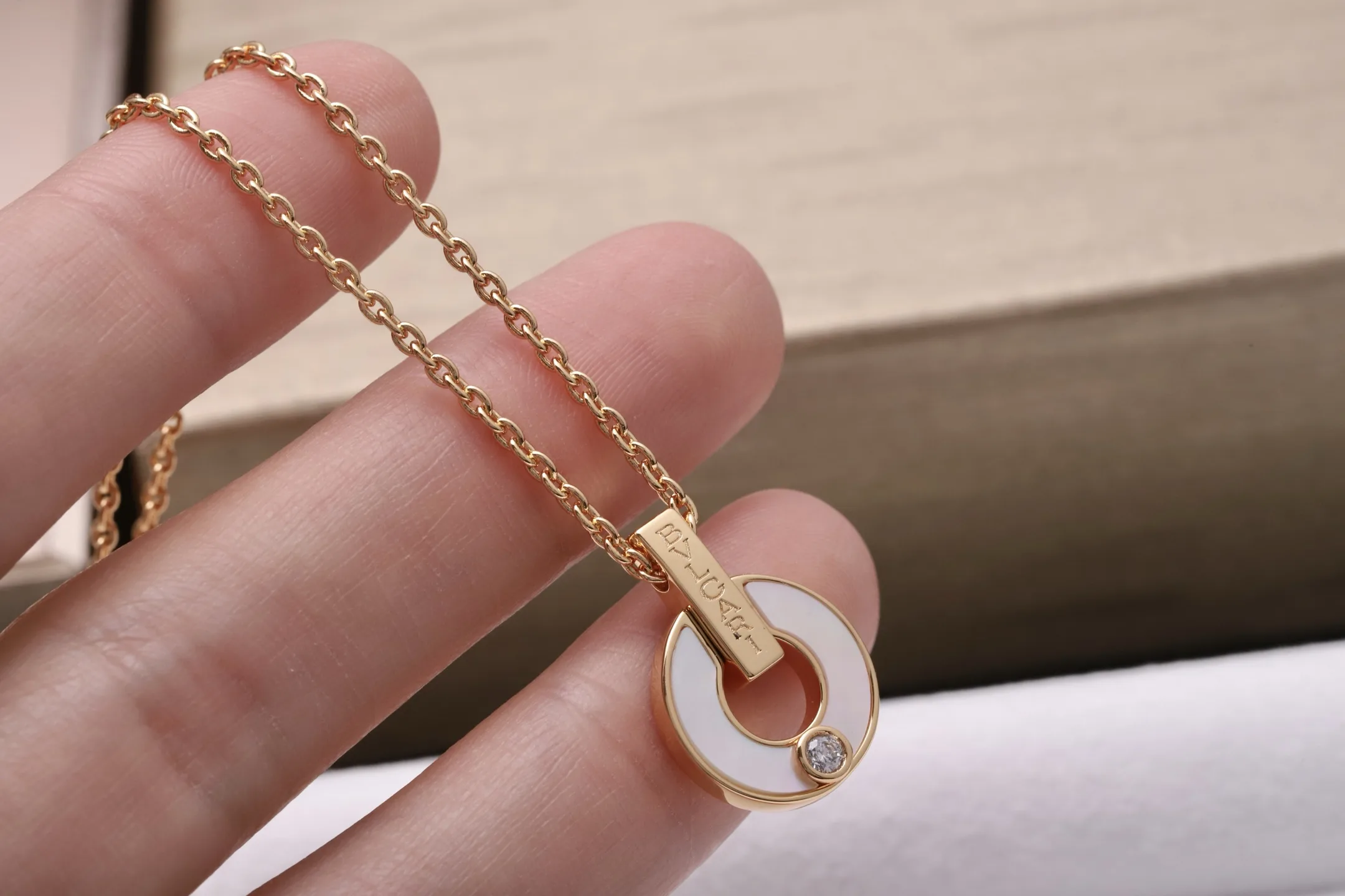 BVLGARI BVLGARI Mother-of-Pearl Pendant Necklace (Gold-Plated Brass) D18516965 — view 5