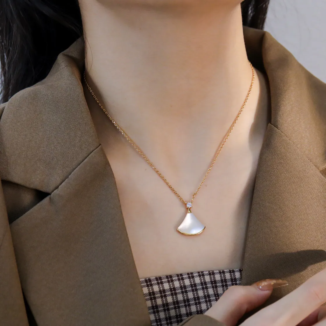 Diva's Dream Mother-of-Pearl Pendant Necklace (Sterling Silver) D19516966 — view 10