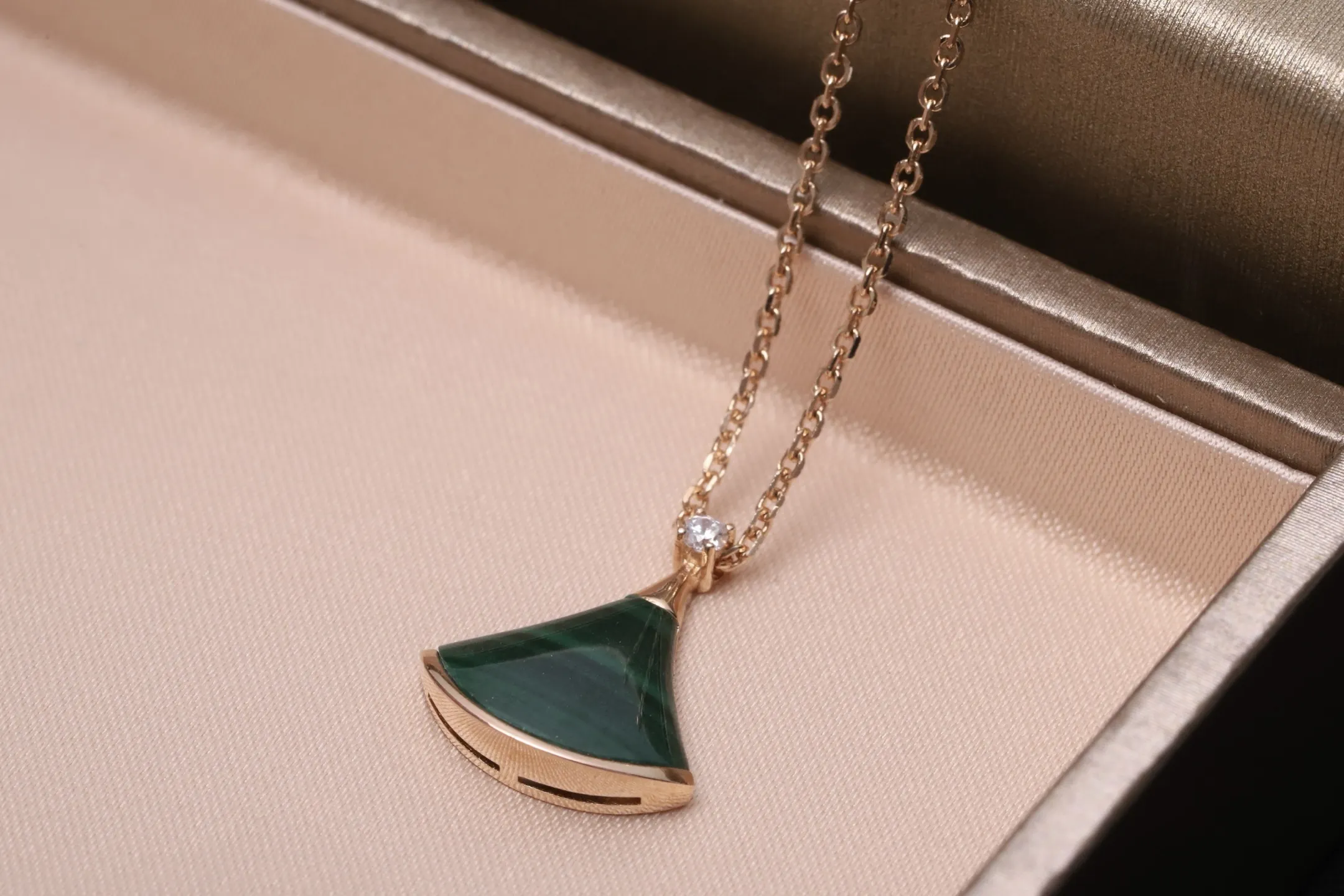 Divas' Dream Malachite Pendant Necklace (Sterling Silver) D19016969 — view 6