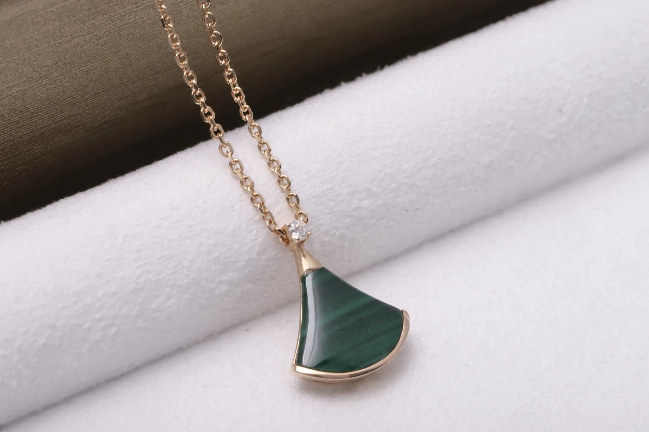 Divas' Dream Malachite Pendant Necklace (Sterling Silver) D19016969 — view 7