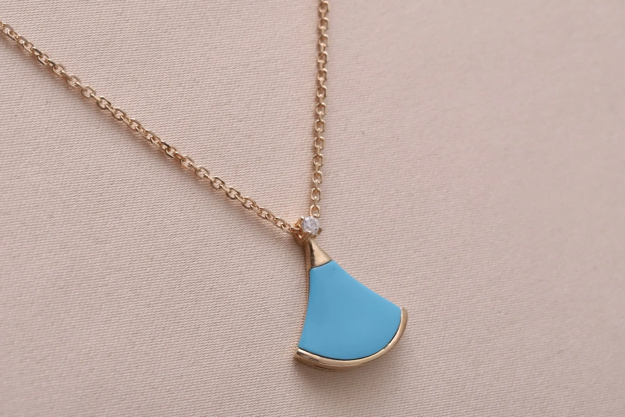 Divas' Dream Turquoise Pendant Necklace (Sterling Silver) D19016970 — view 3