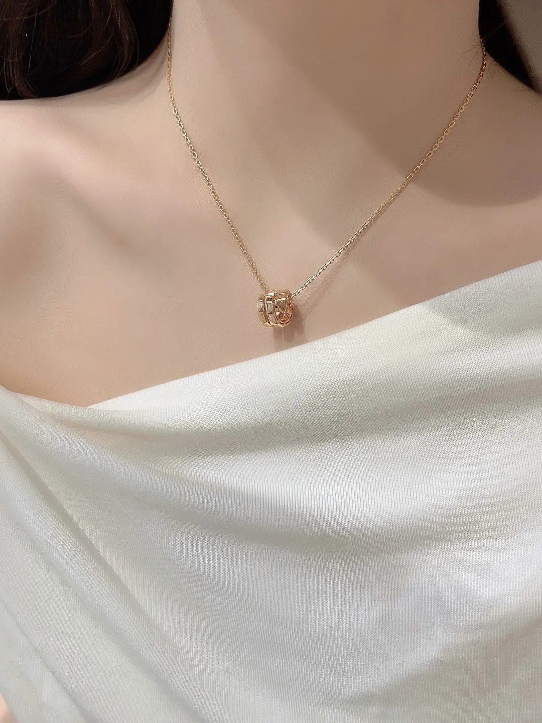 Serpenti Viper Pendant Necklace (Sterling Silver) D24517140 — view 9