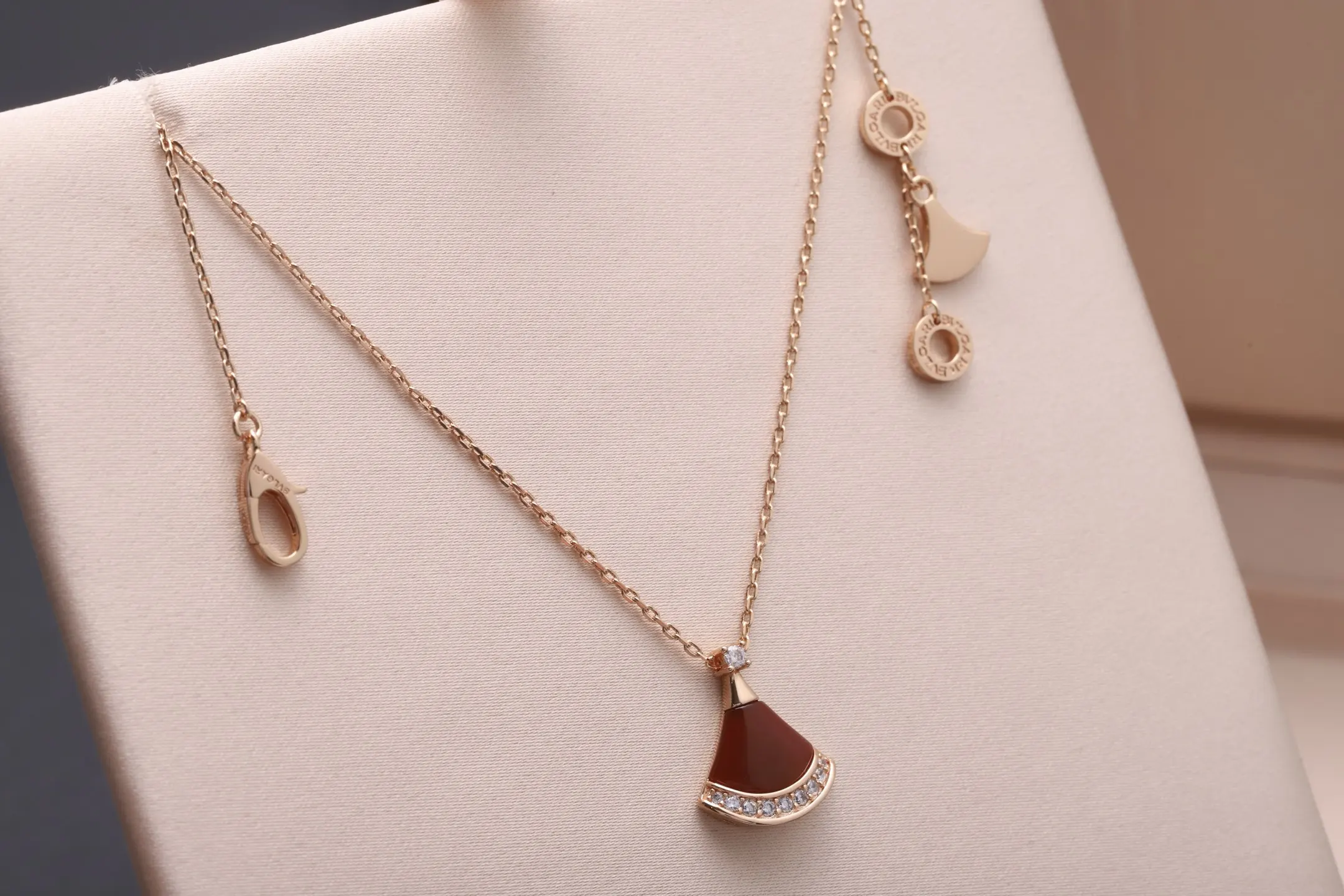 Divas' Dream Carnelian Pendant Necklace (Gold-Plated Brass) D14017134 — view 3