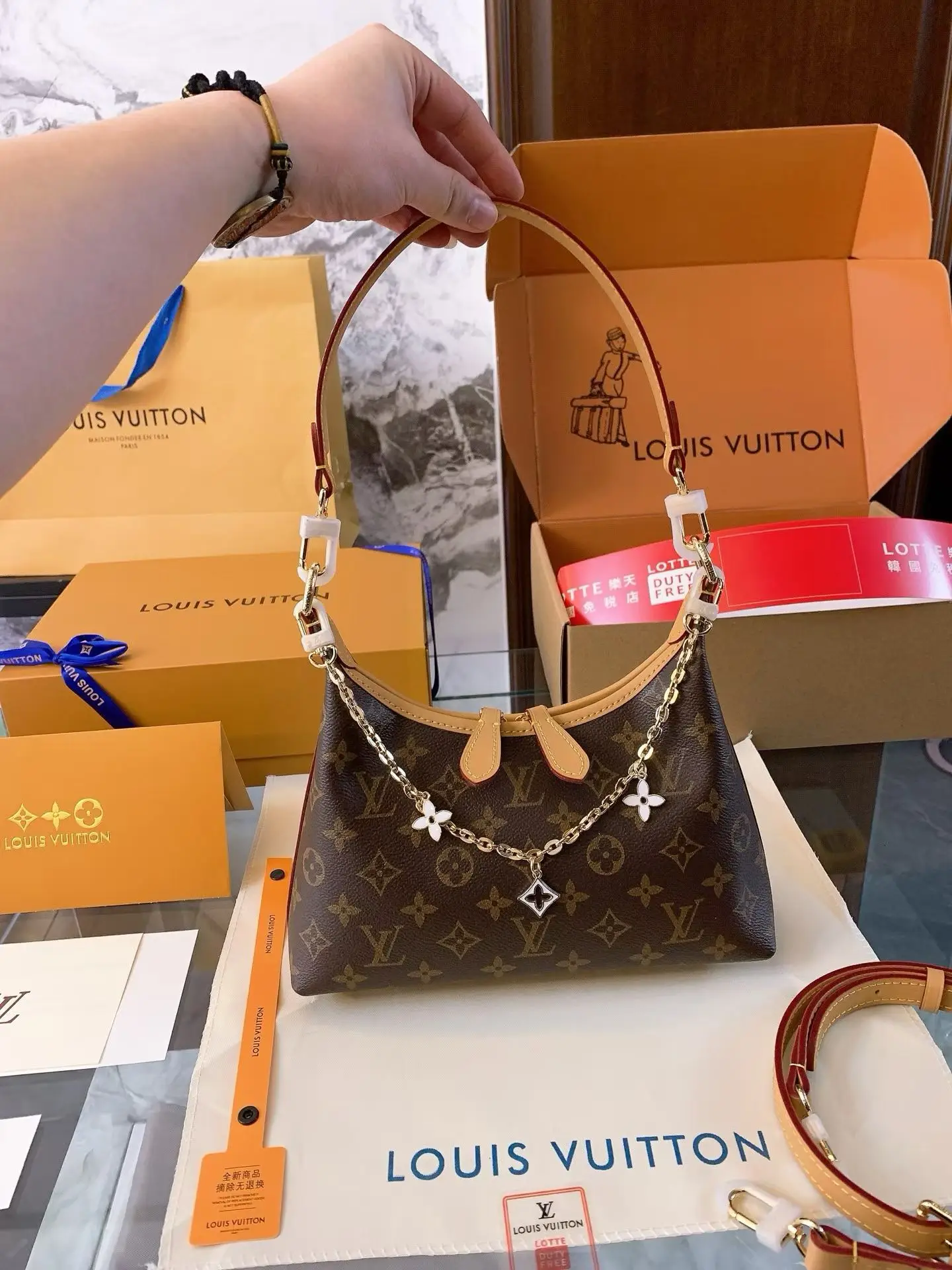 LV Monogram Hobo Shoulder Bag D32518277 — view 2