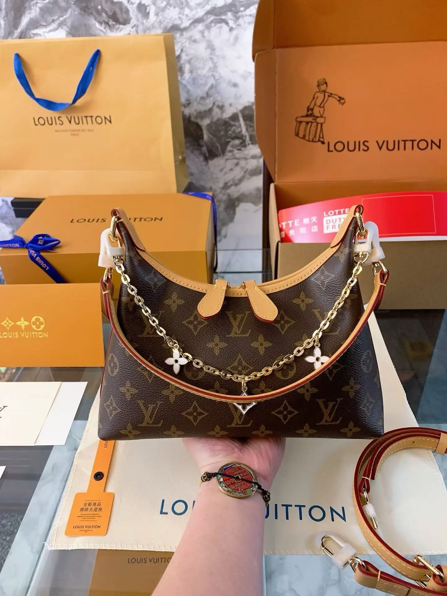 LV Monogram Hobo Shoulder Bag D32518277 — view 3