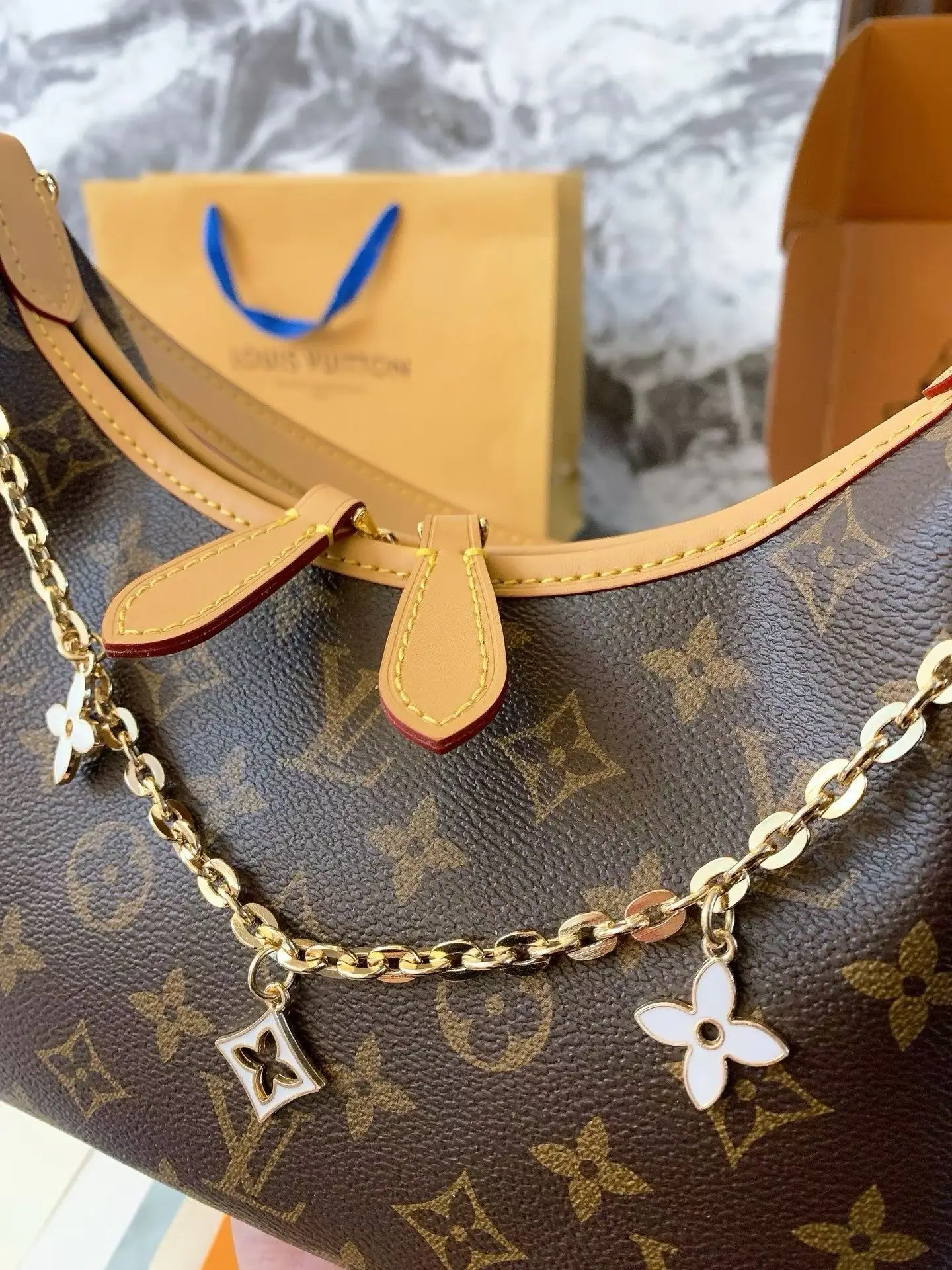 LV Monogram Hobo Shoulder Bag D32518277 — view 4