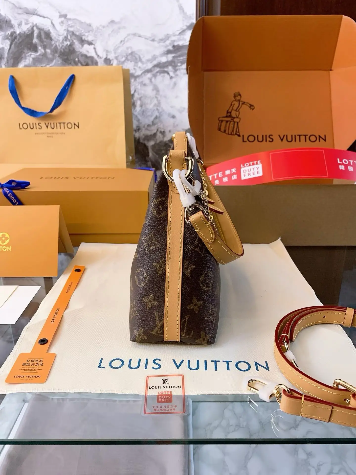 LV Monogram Hobo Shoulder Bag D32518277 — view 5