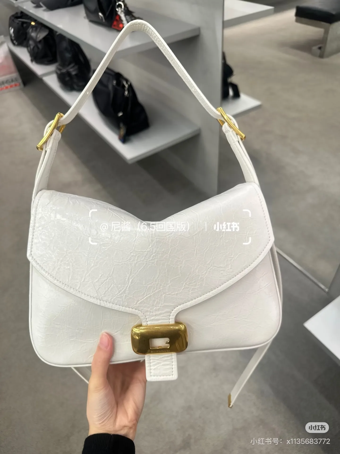 Balenciaga Clicca Shoulder Bag D40018398 — view 3