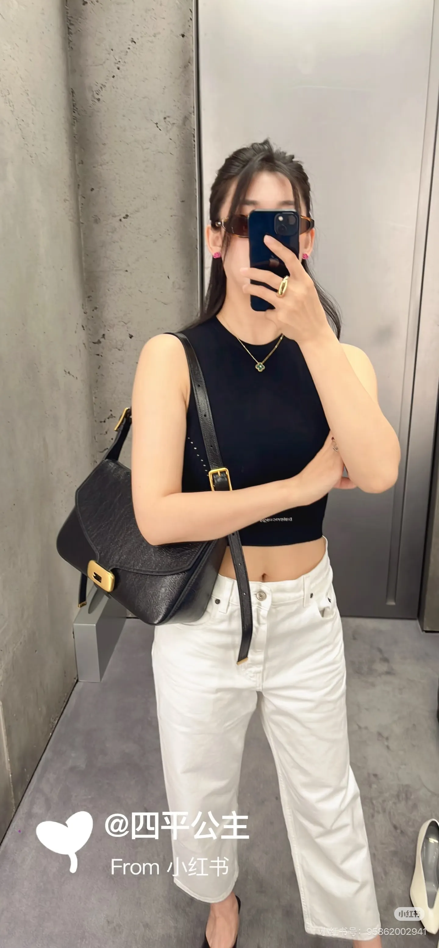 Balenciaga Clicca Shoulder Bag D40018398 — view 4