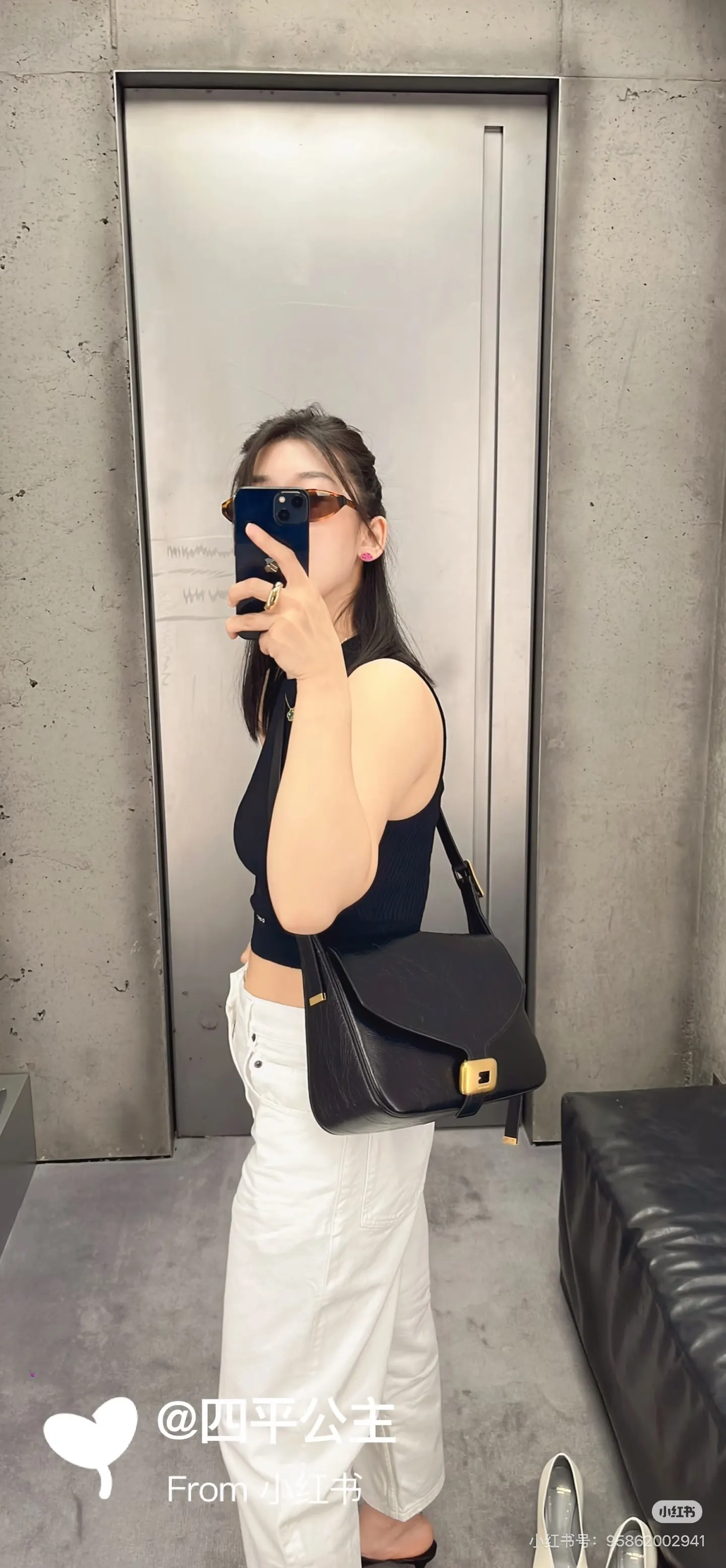 Balenciaga Clicca Shoulder Bag D40018398 — view 5