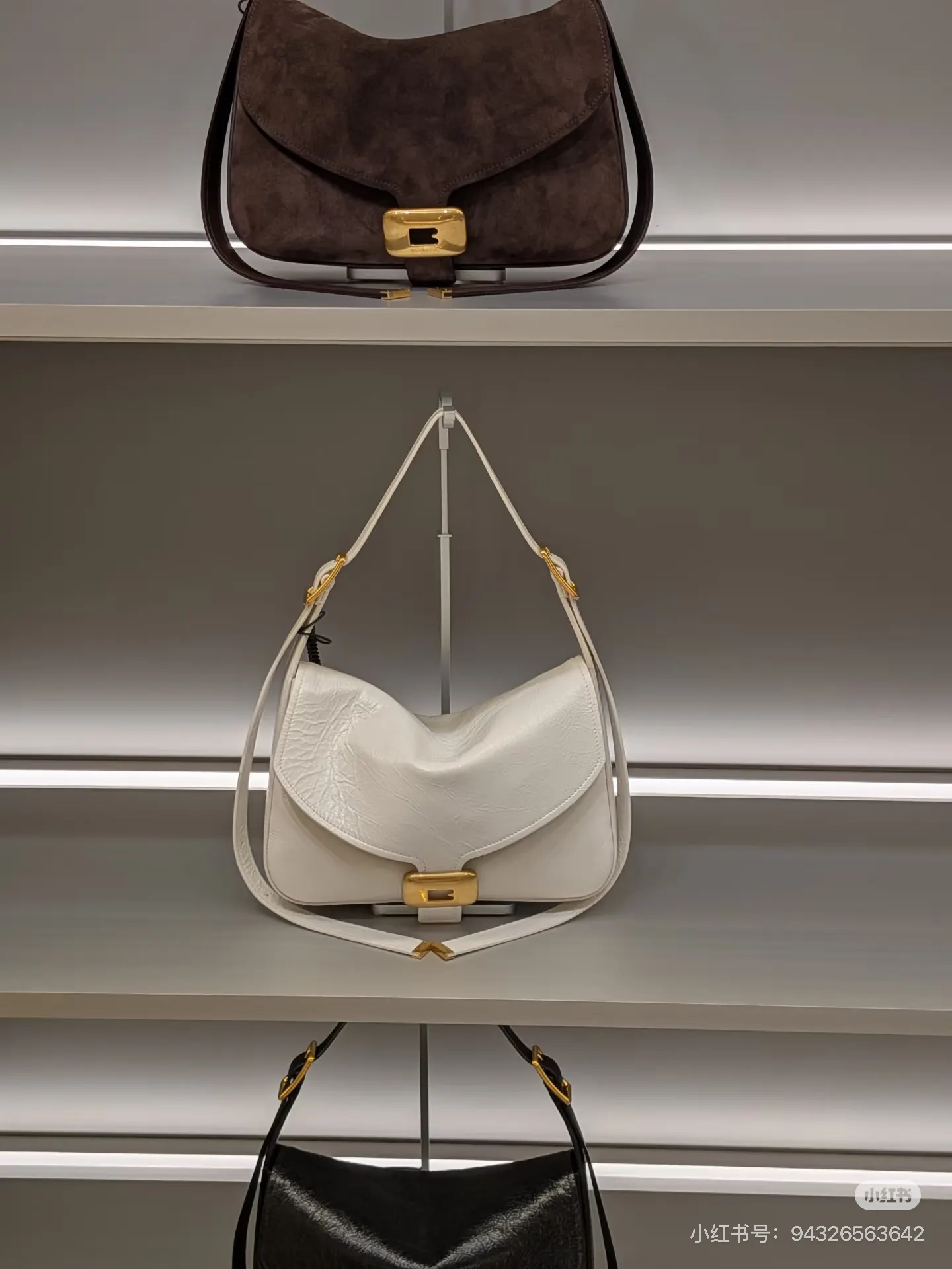 Balenciaga Clicca Shoulder Bag D40018398 — view 8