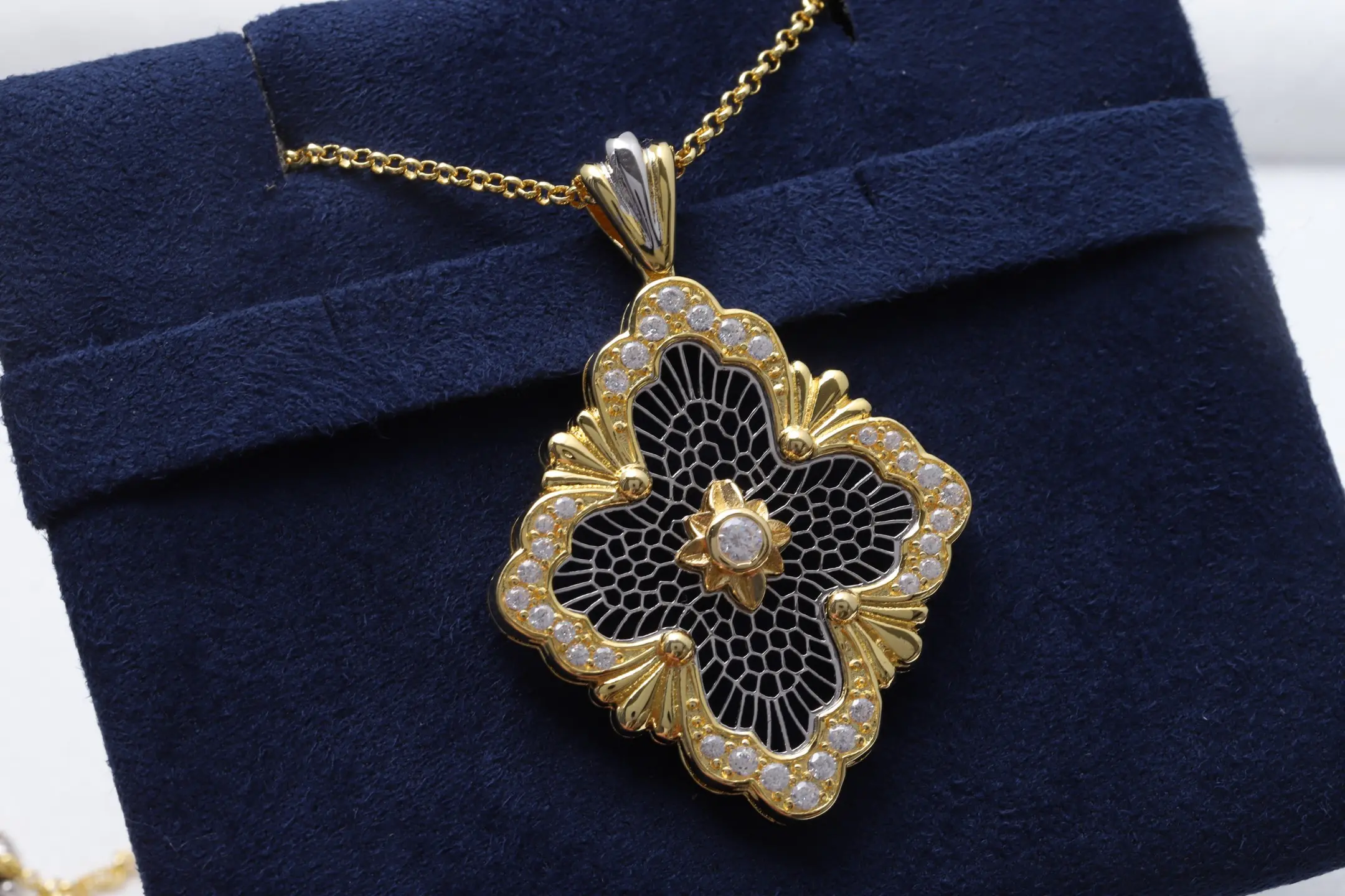 Opera Tulle Pendant Necklace (Gold-Plated Brass) D15016603 — view 3