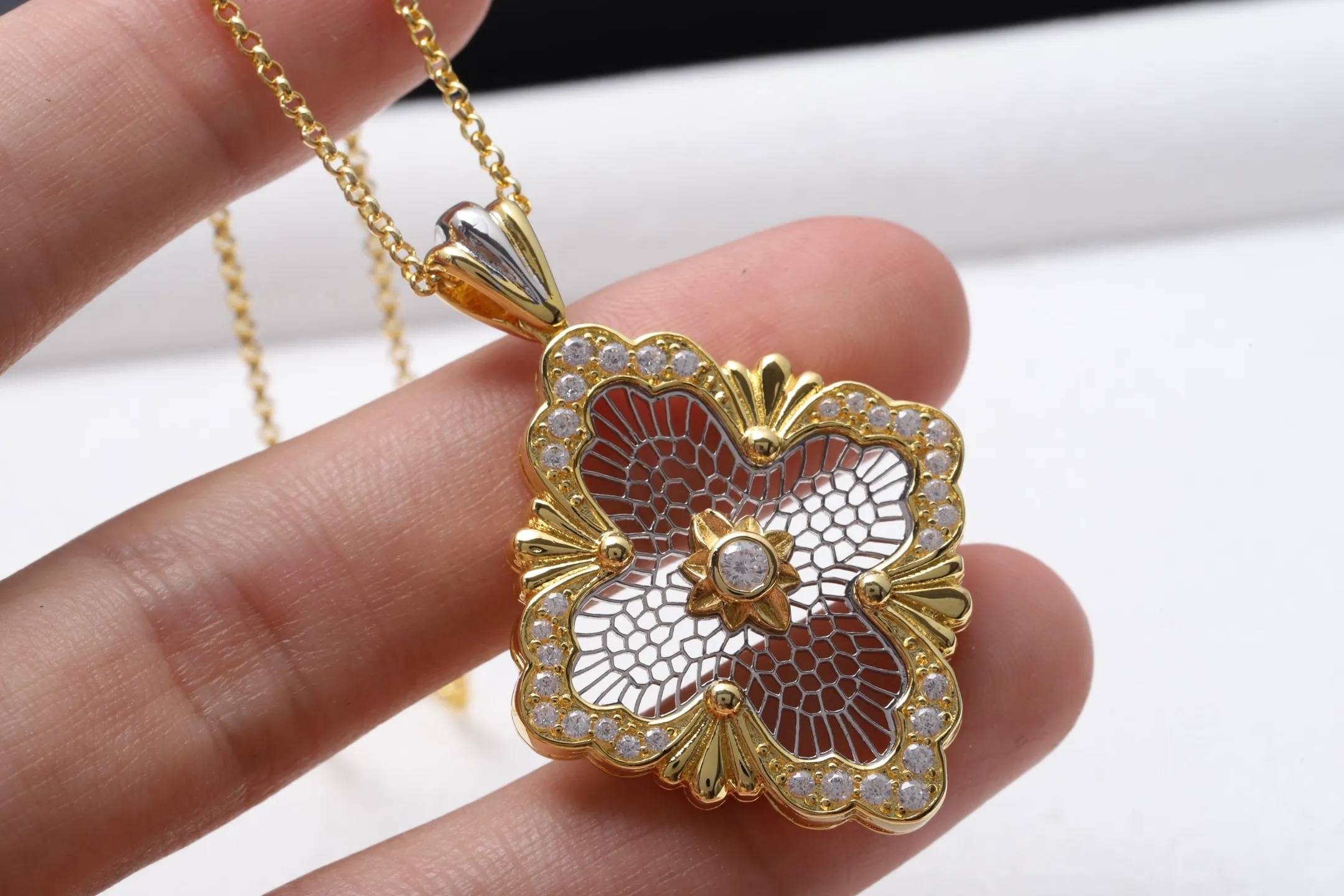 Opera Tulle Pendant Necklace (Gold-Plated Brass) D15016603 — view 4