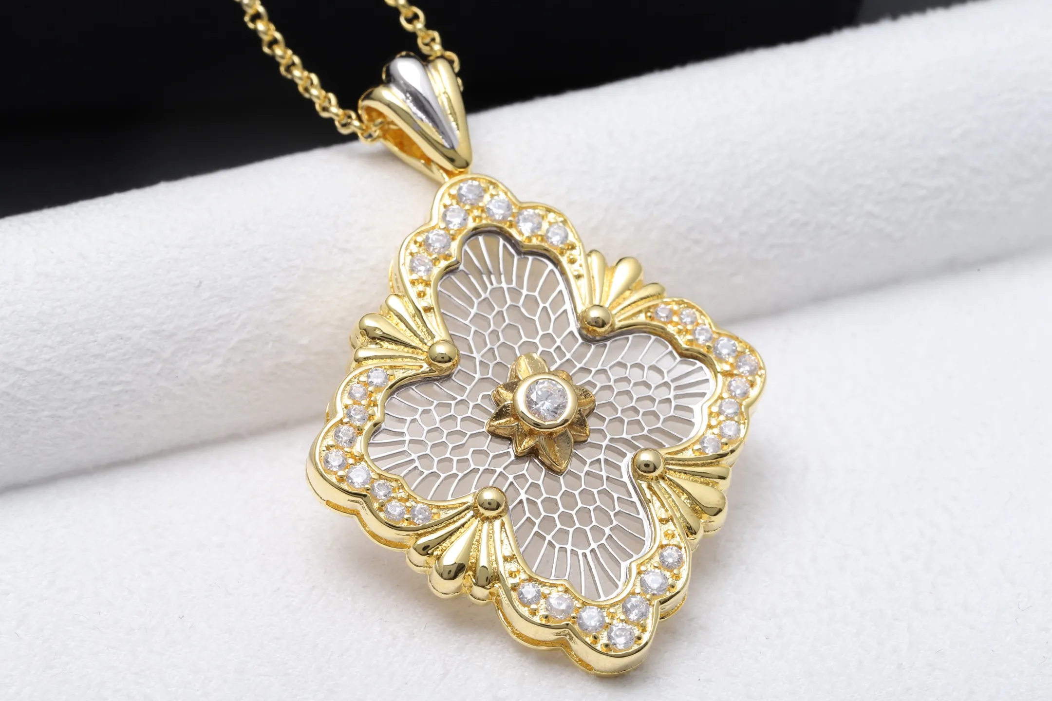 Opera Tulle Pendant Necklace (Gold-Plated Brass) D15016603 — view 7