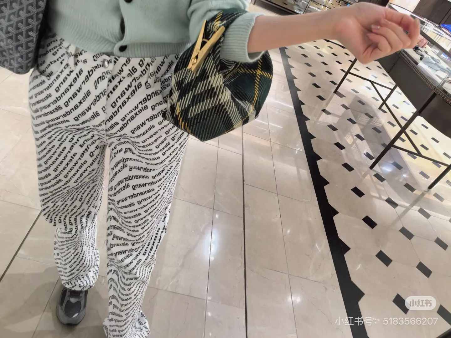 Plaid Top-Handle Lunchbox Bag D37018516