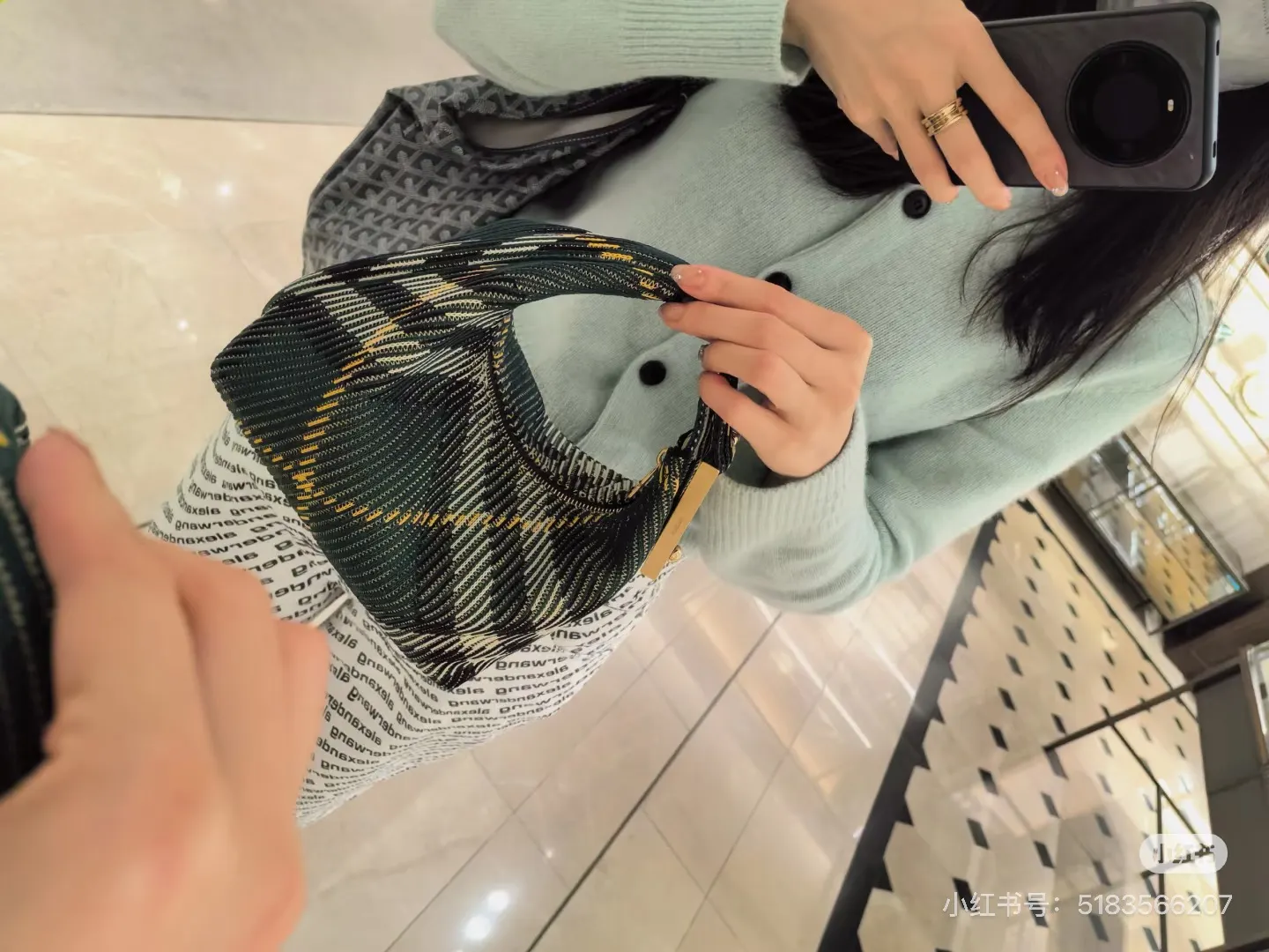 Plaid Top-Handle Lunchbox Bag D37018516 — view 2