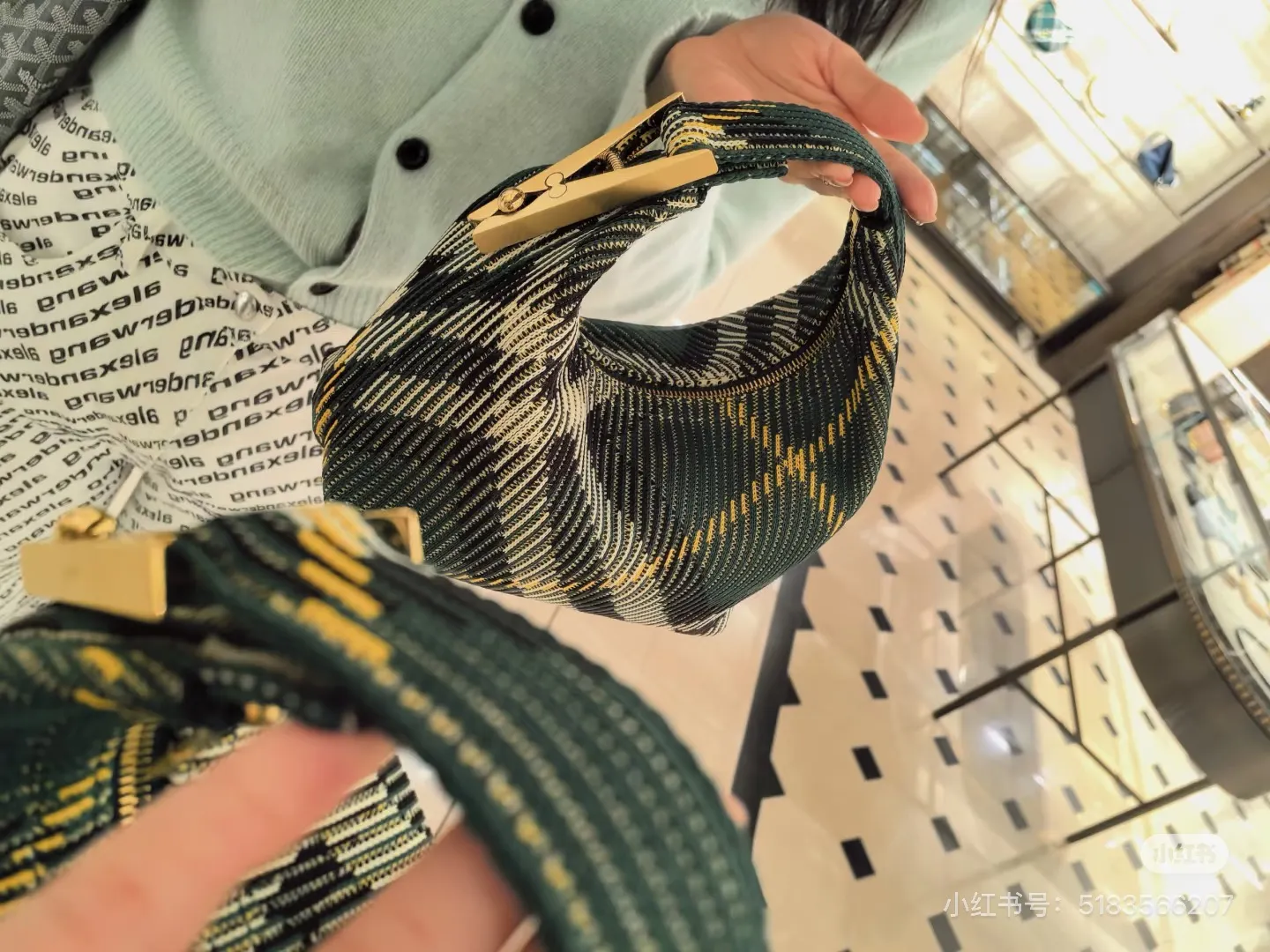 Plaid Top-Handle Lunchbox Bag D37018516 — view 3