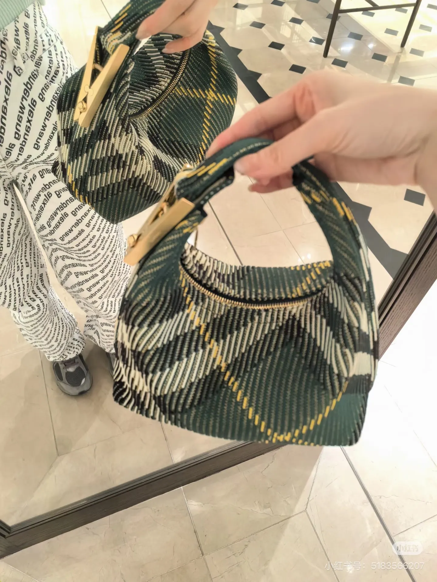 Plaid Top-Handle Lunchbox Bag D37018516 — view 6