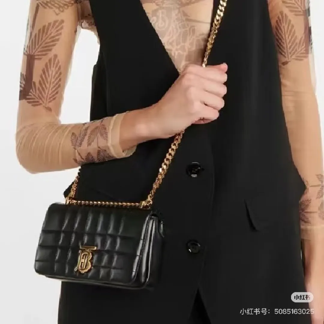 Lola Quilted Leather Chain Bag D26518452 — view 3