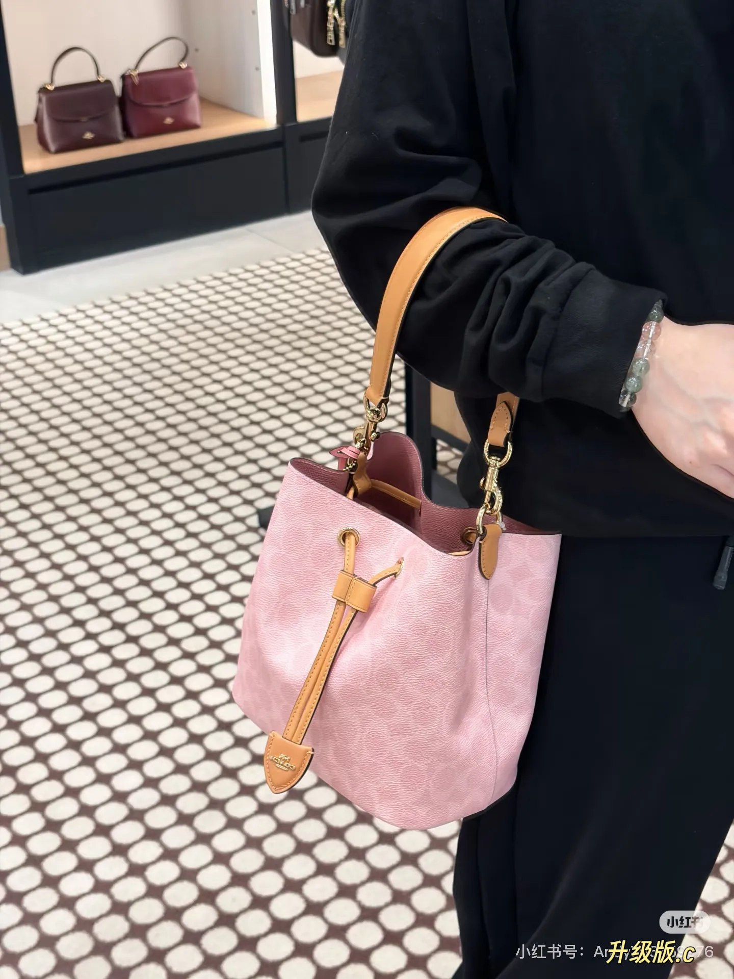 Coach Signature Canvas Bucket Bag D35518407 — view 2