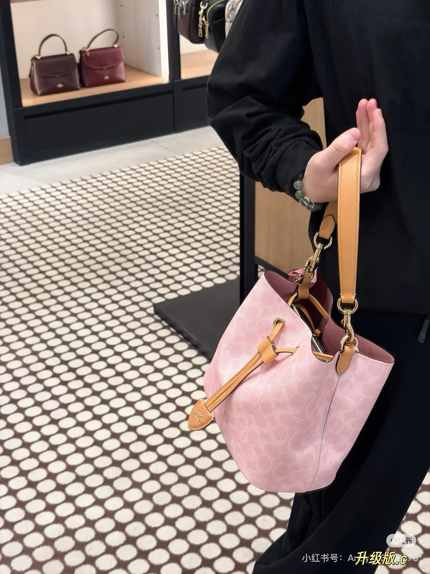 Coach Signature Canvas Bucket Bag D35518407 — view 3