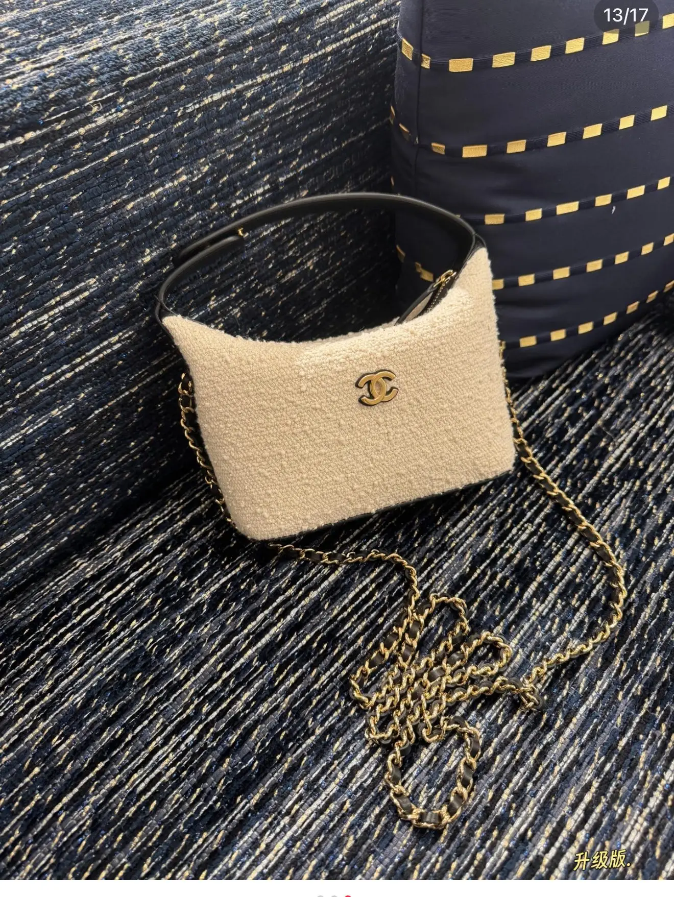 Chanel Tweed Shoulder Bag D30018428