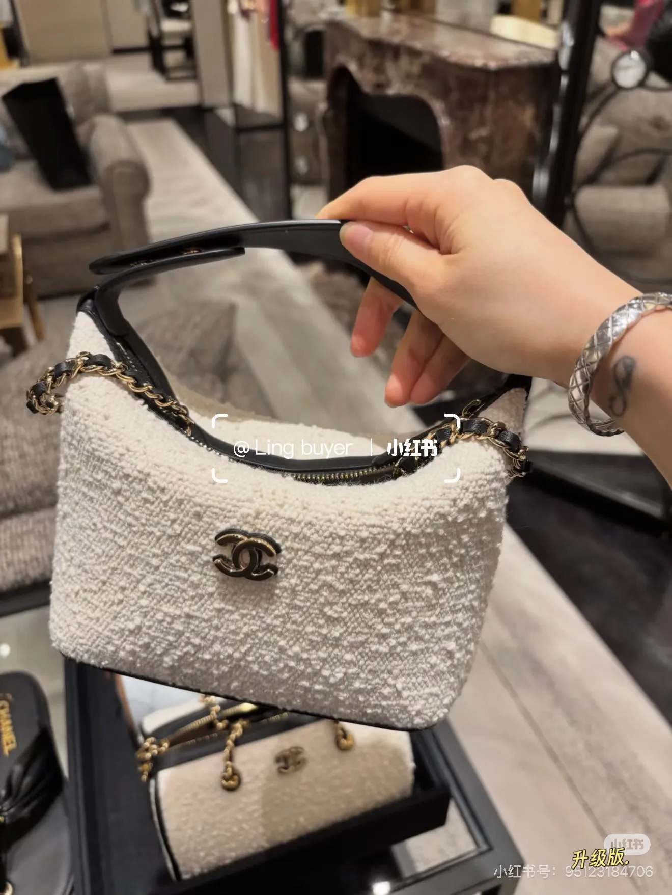 Chanel Tweed Shoulder Bag D30018428 — view 2