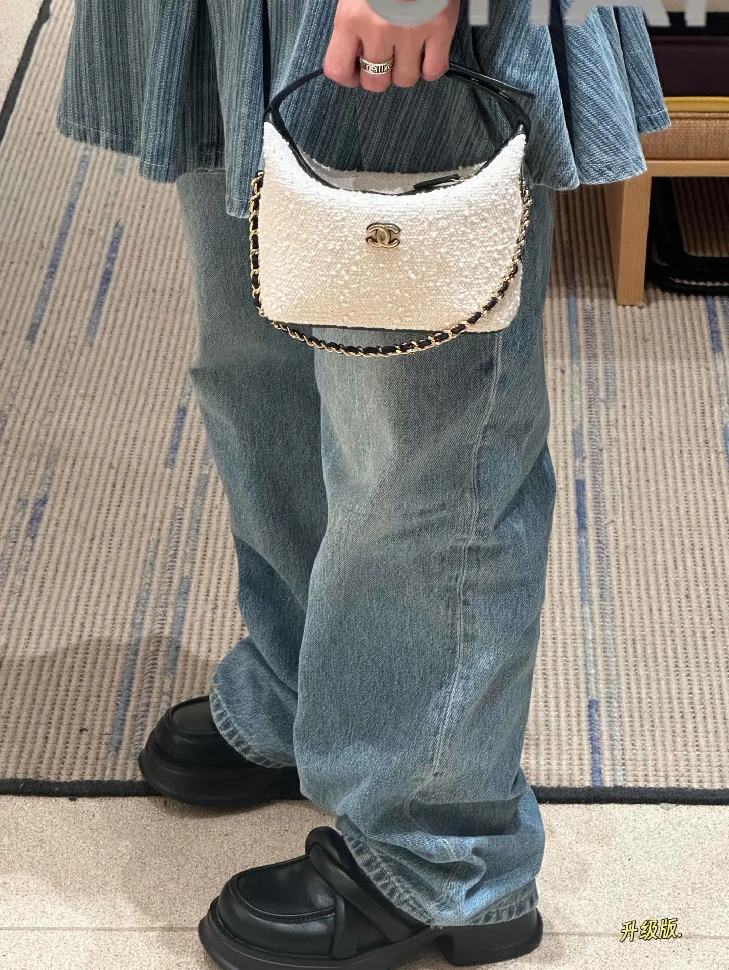 Chanel Tweed Shoulder Bag D30018428 — view 5