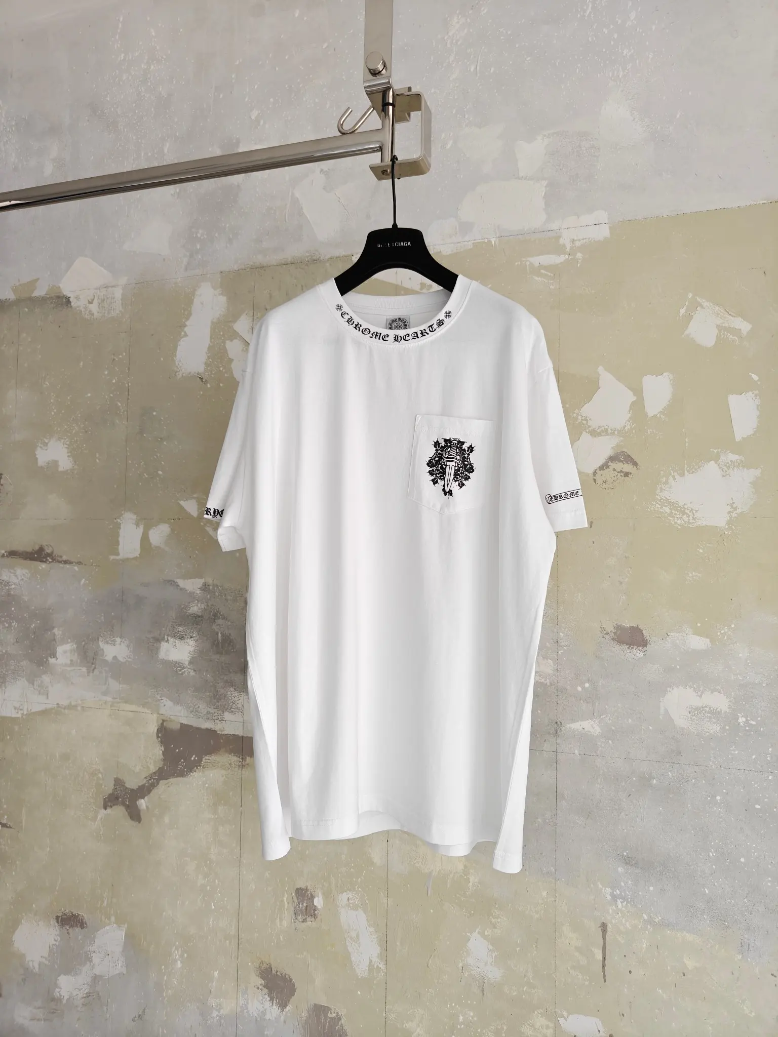 Vine Dagger Logo Pocket T-Shirt D16014263