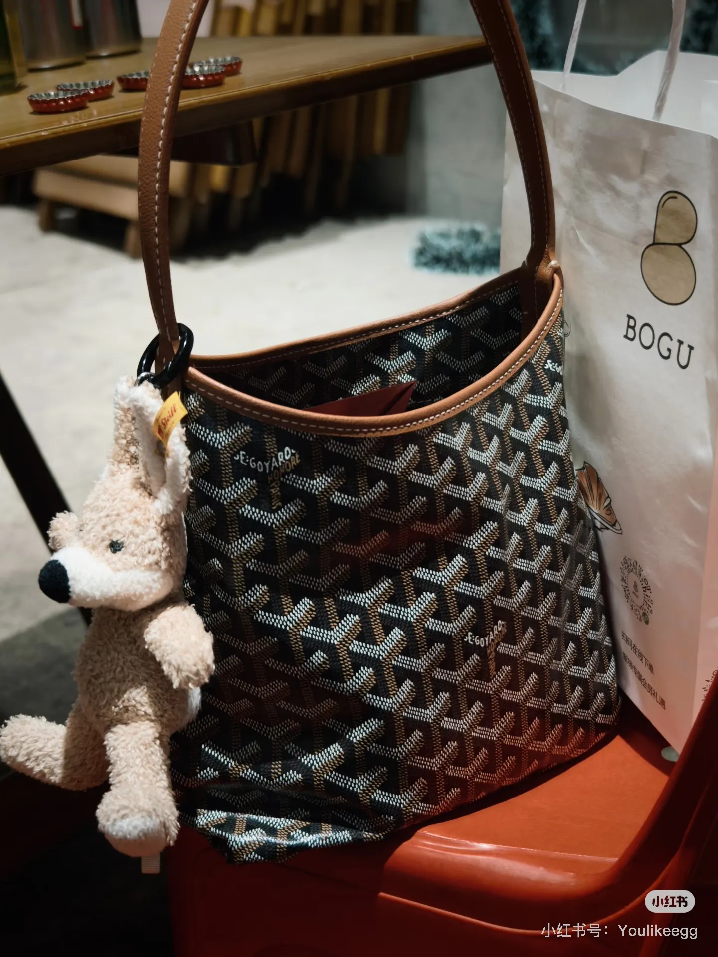 Monogram Hobo Shoulder Bag D26517994 — view 4