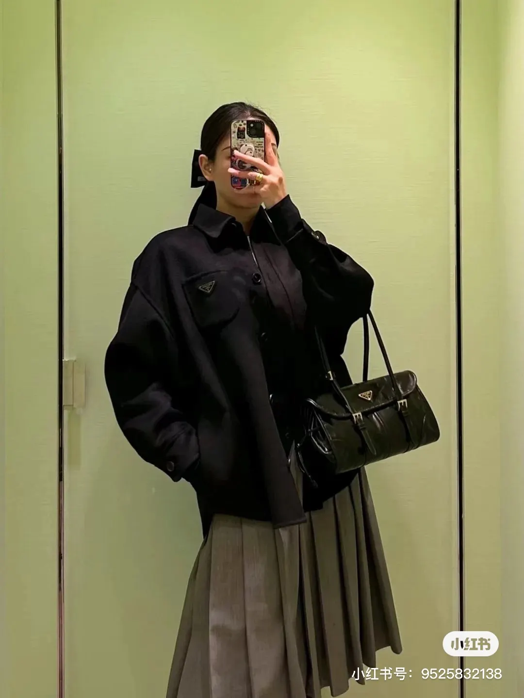 Soft Lux Leather Shoulder Bag D30018186 — view 3