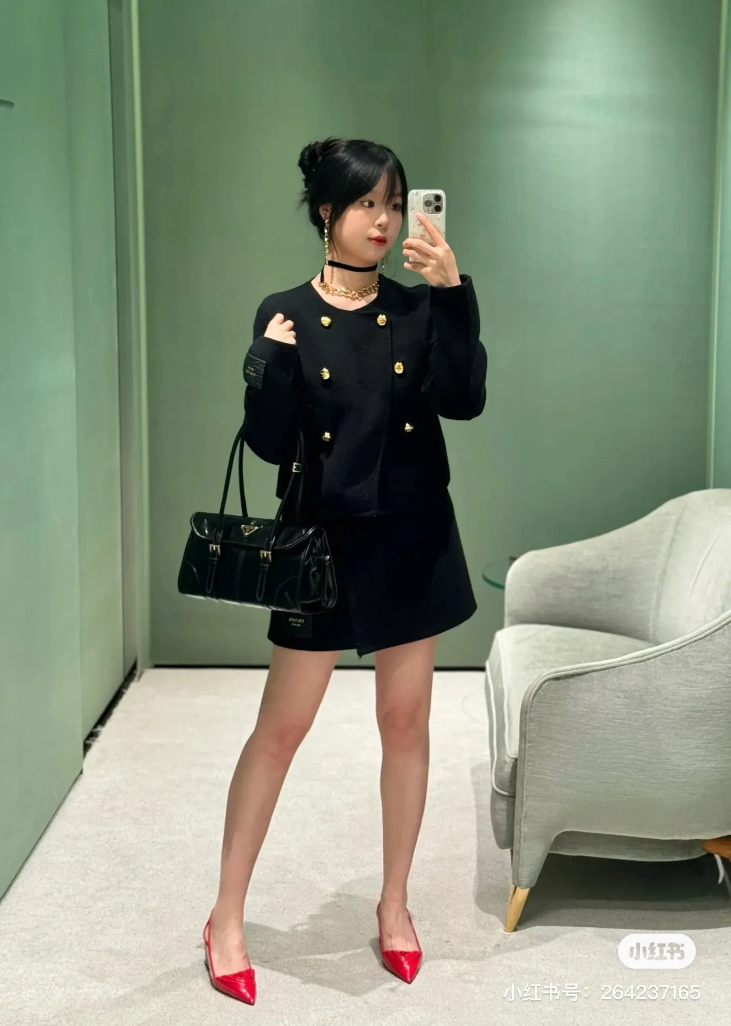Soft Lux Leather Shoulder Bag D30018186 — view 4