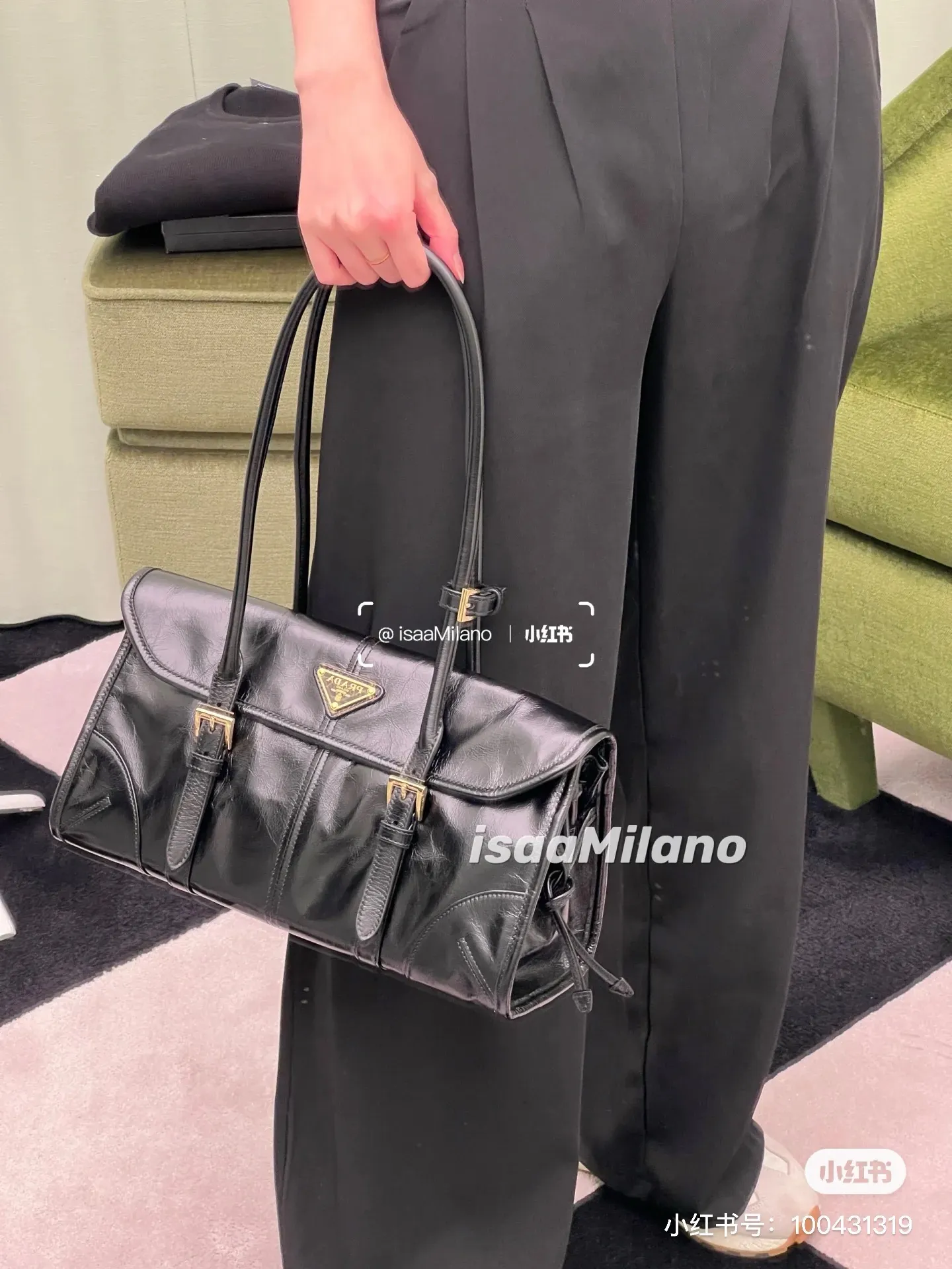 Soft Lux Leather Shoulder Bag D30018186 — view 8