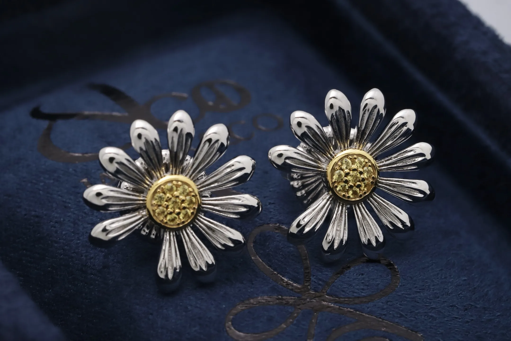 Daisy Flower Stud Earrings in Sterling Silver D26017029 — view 4