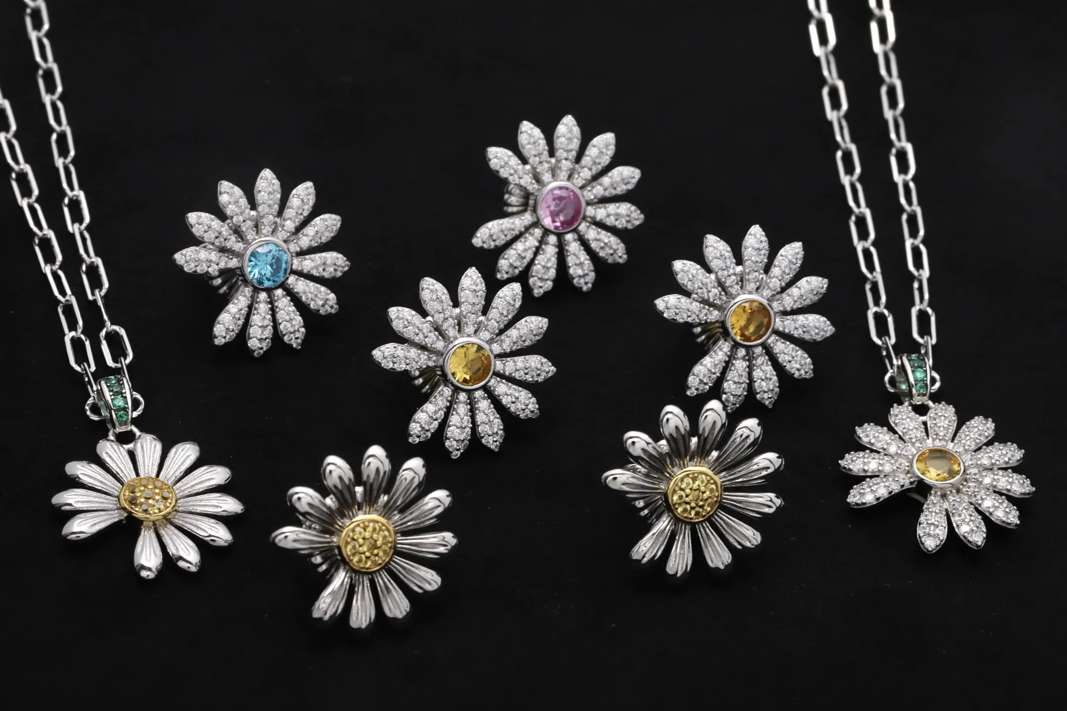 Daisy Flower Stud Earrings in Sterling Silver D26017029 — view 7
